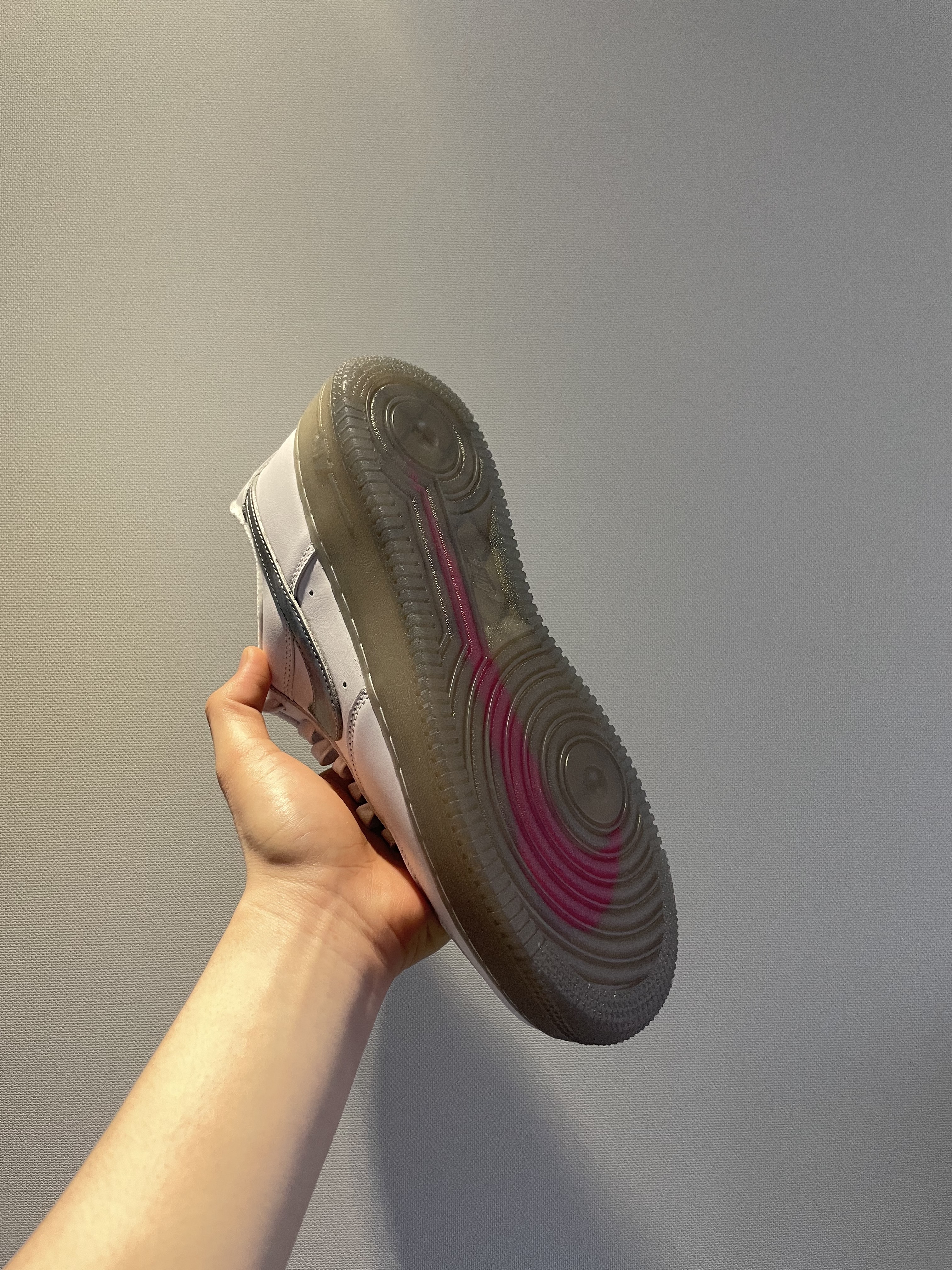 Nike Air Force 1 '07 PRM Metallic Silver 착용 스타일 - 4