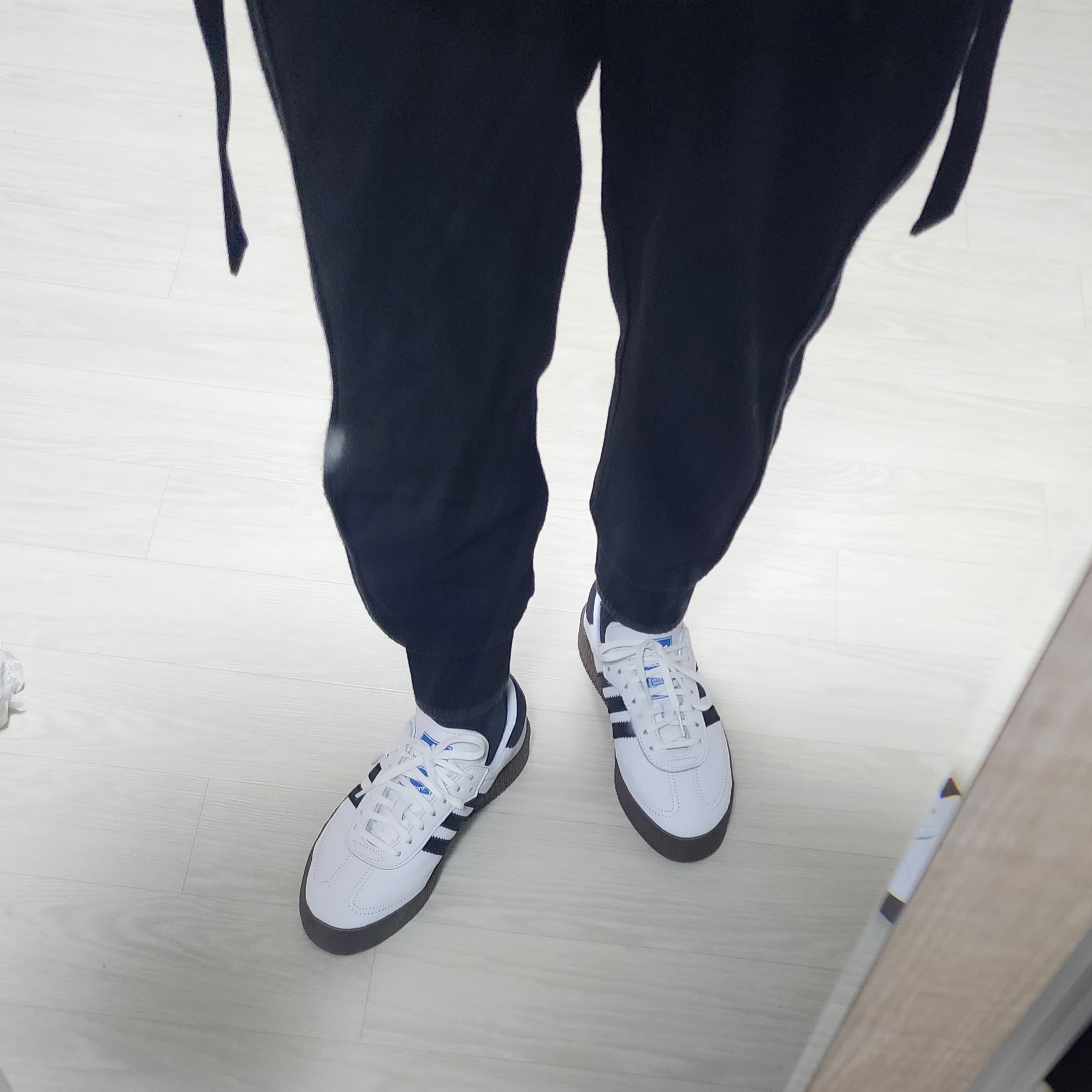 (W) Adidas Sambarose White Black Gum 착용 스타일 - 2