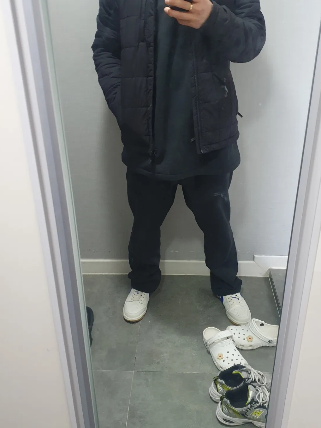 Essentials The Core Collection Relaxed Hoodie Stretch Limo, Essentials The Core Collection Relaxed Sweatpants Stretch Limo 착용 스타일