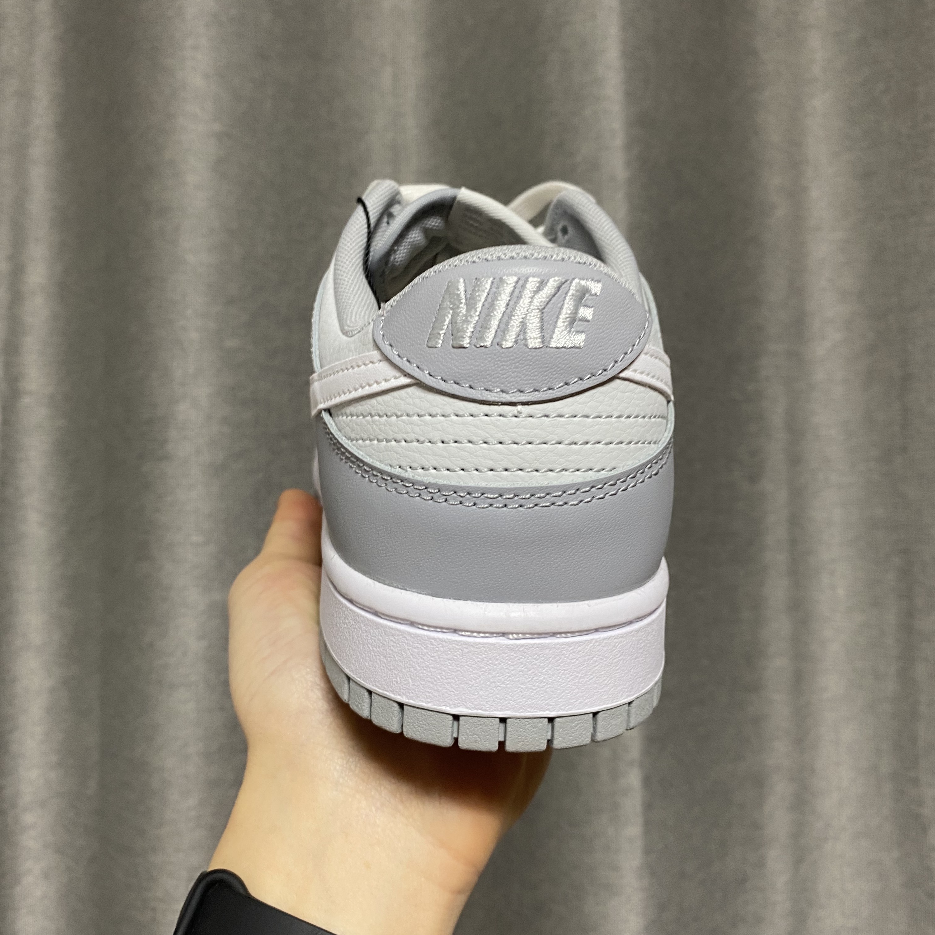 Nike Dunk Low Retro Wolf Grey 착용 스타일 - 3