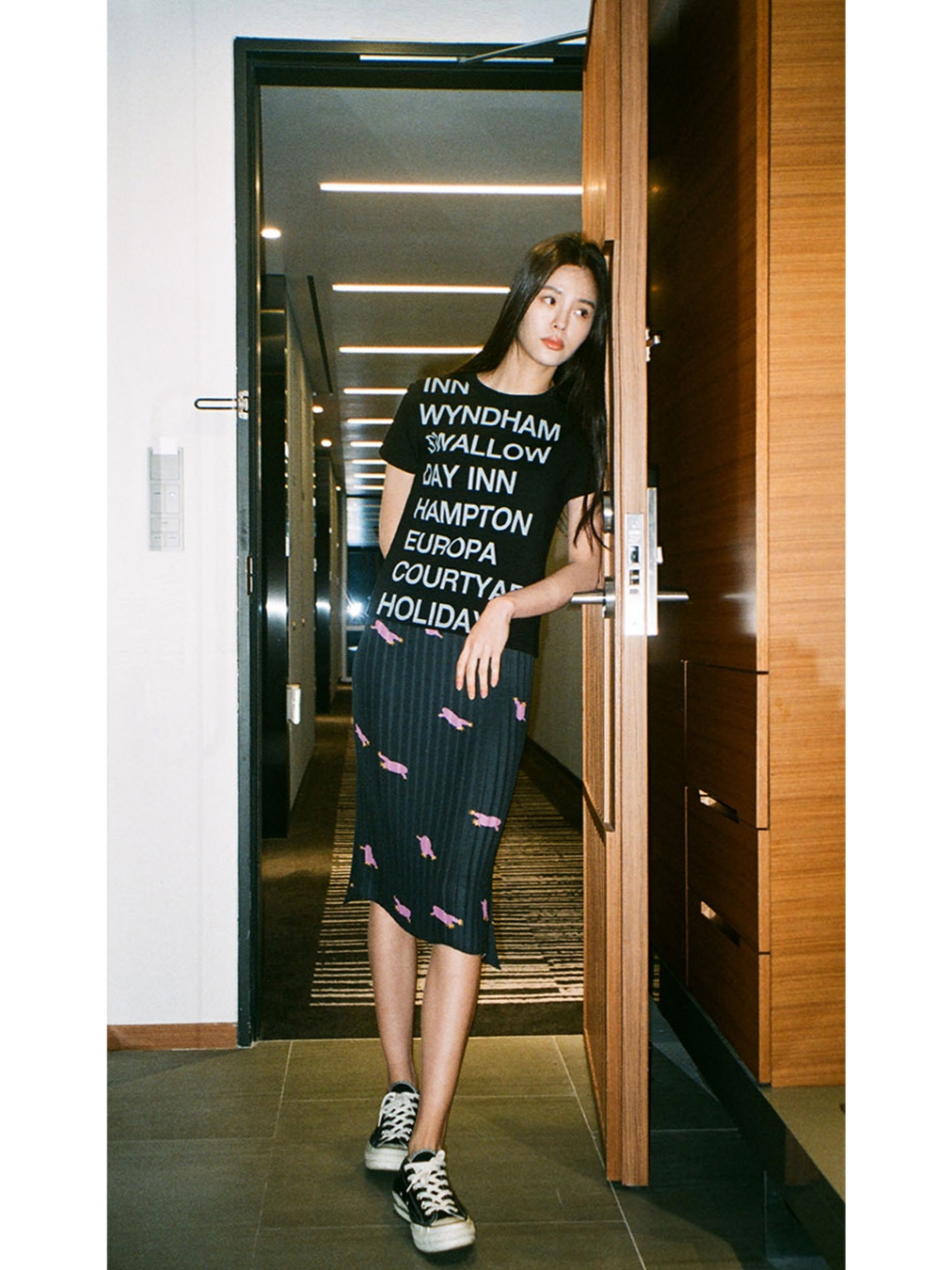 [KREAM 단독] Safarispot Women 1/2 Highway Inn LS T-Shirt Black White 착용 스타일