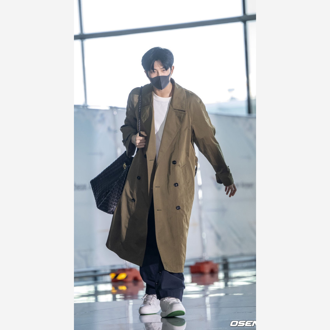 Bottega Veneta Pillow Sneaker Optic White Parakeet 착용 스타일 - 2