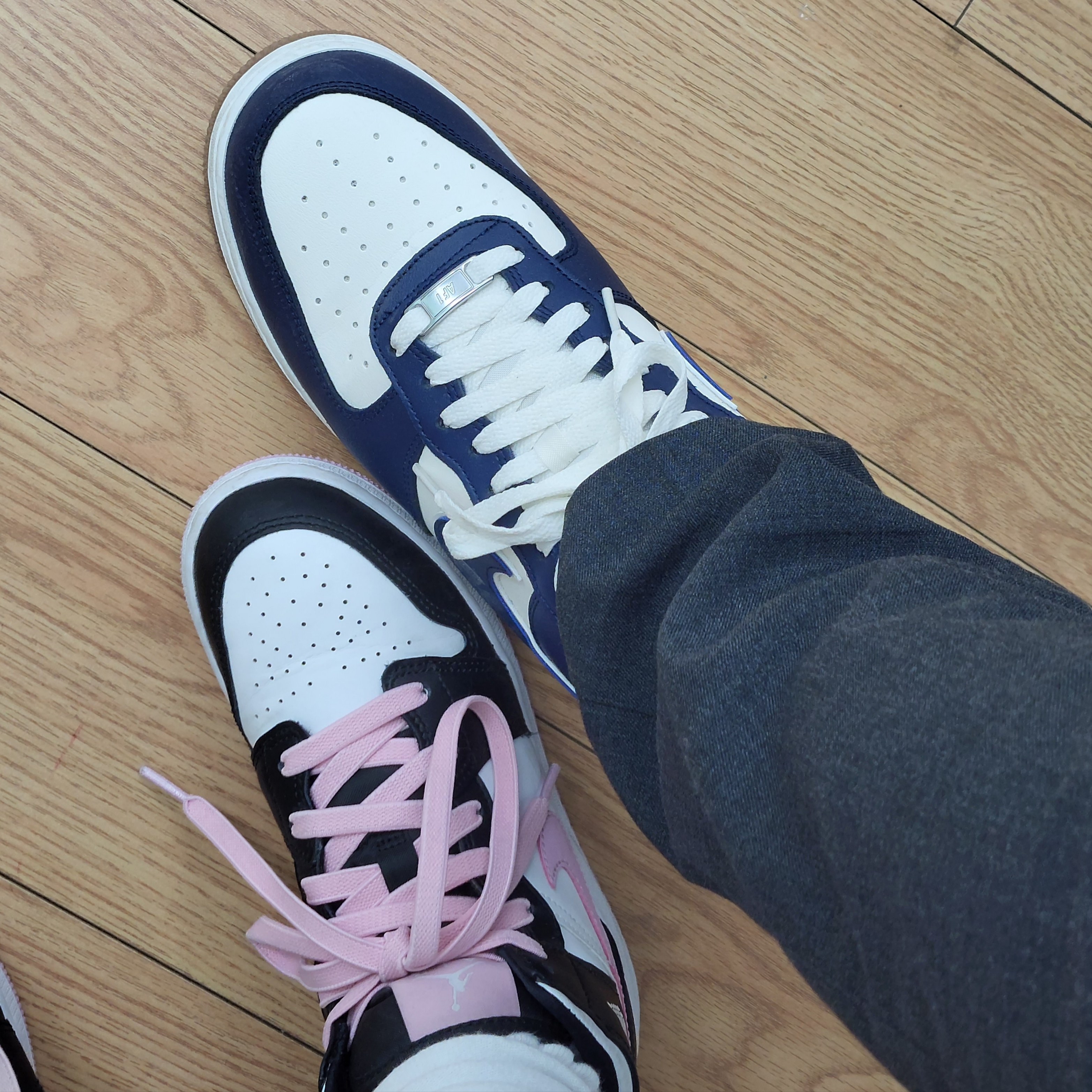 Nike Air Force 1 '07 LV8 Midnight Navy, (GS) Jordan 1 Mid Light Arctic Pink 착용 스타일