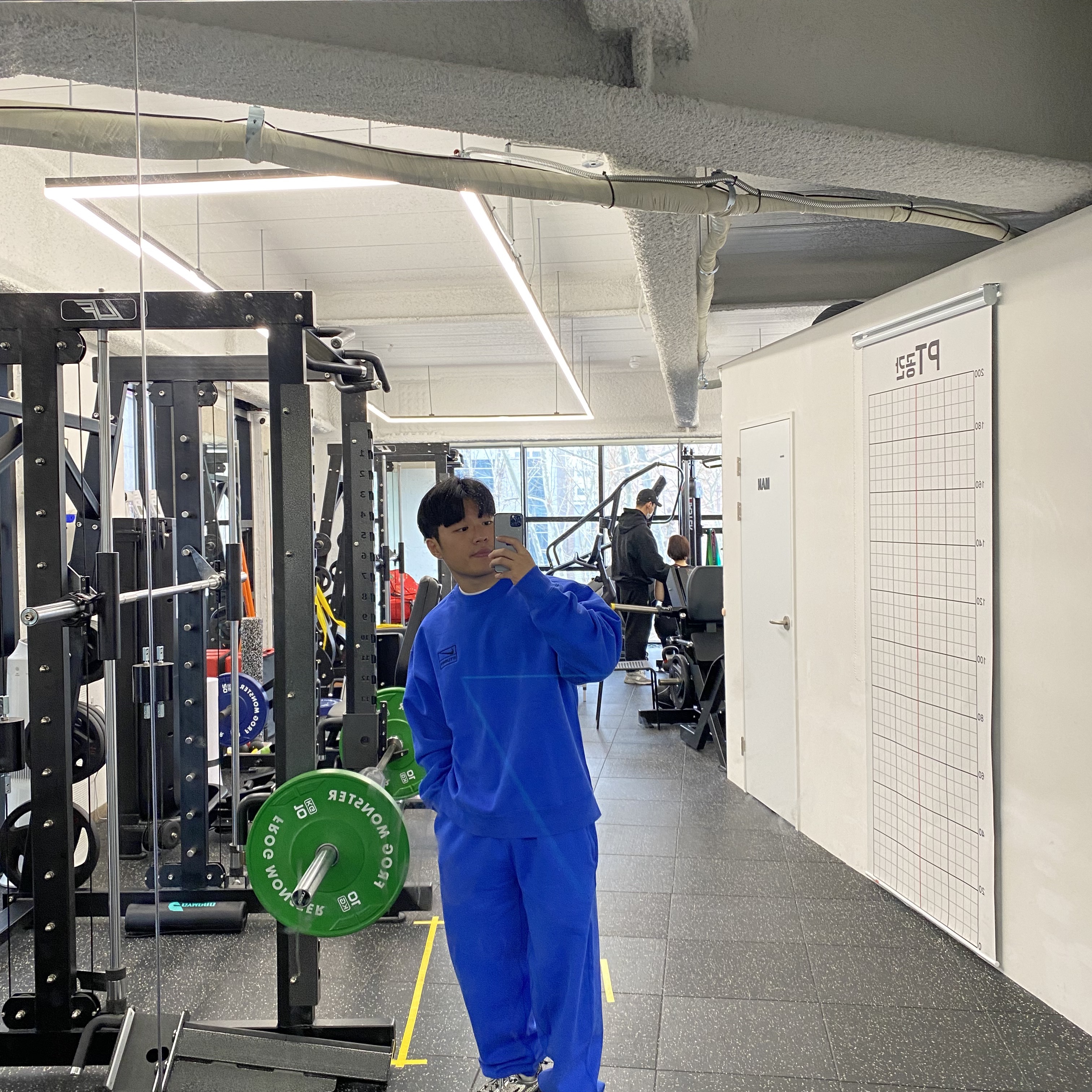 Nike x Stussy NRG Acid Washed Crewneck Game Royal (DR4024-480), Nike x Stussy NRG Acid Washed Fleece Pants Game Royal (DR4025-480) 착용 스타일 - 4