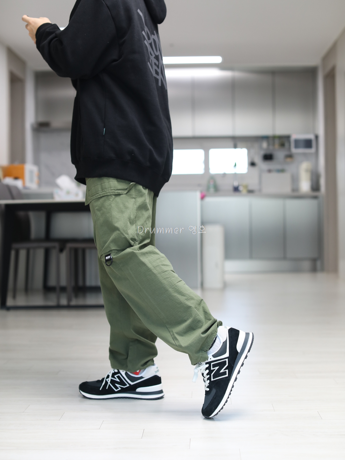 New Balance 574 Kodachrome Pack Black 착용 스타일 - 2