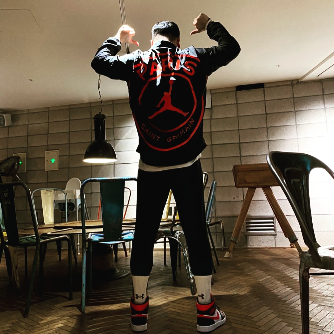 Jordan 1 Mid Black Fire Red 착용 스타일