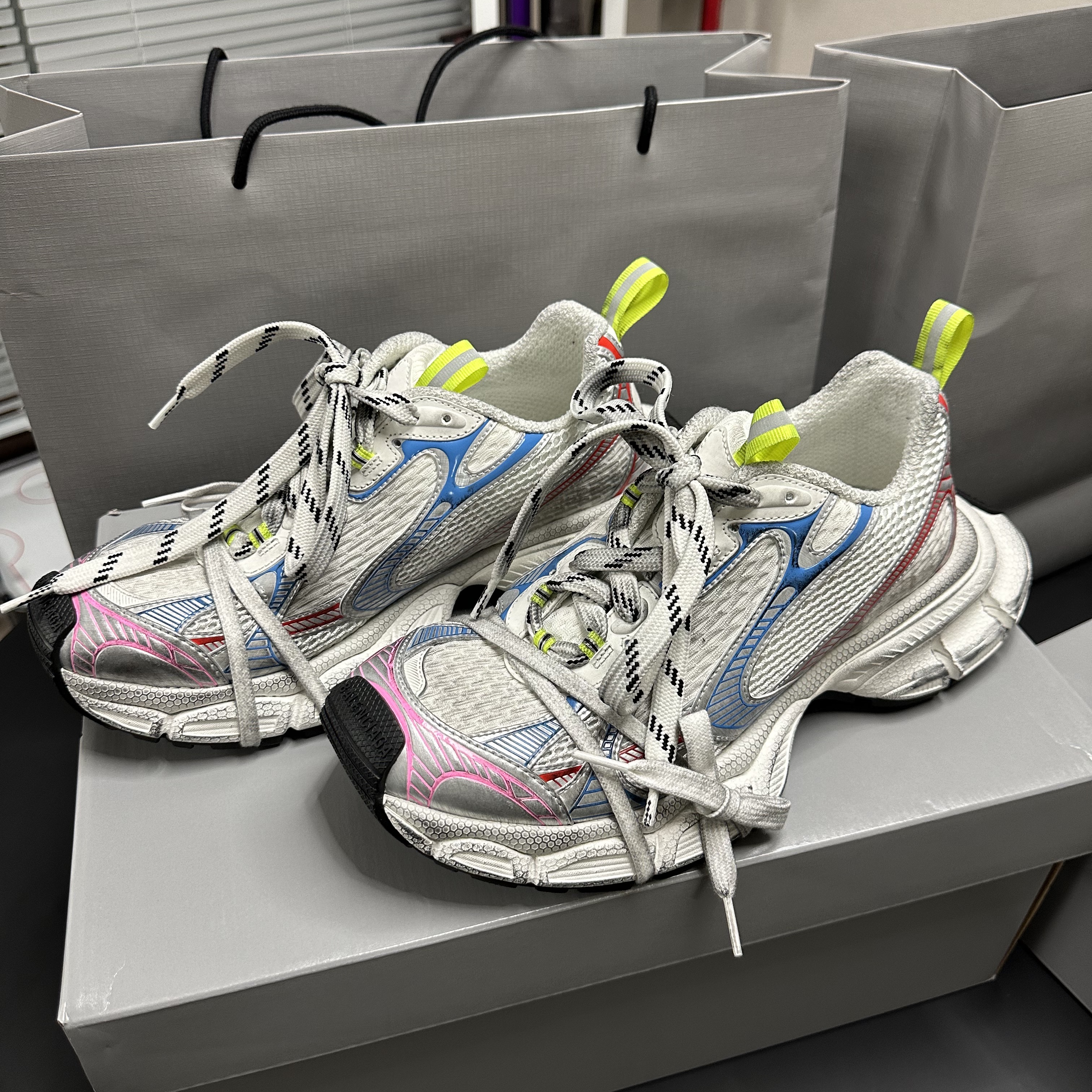 Balenciaga 3XL Sneakers White Red Blue, (W) Balenciaga 3XL Sneakers Light Beige 착용 스타일 - 4