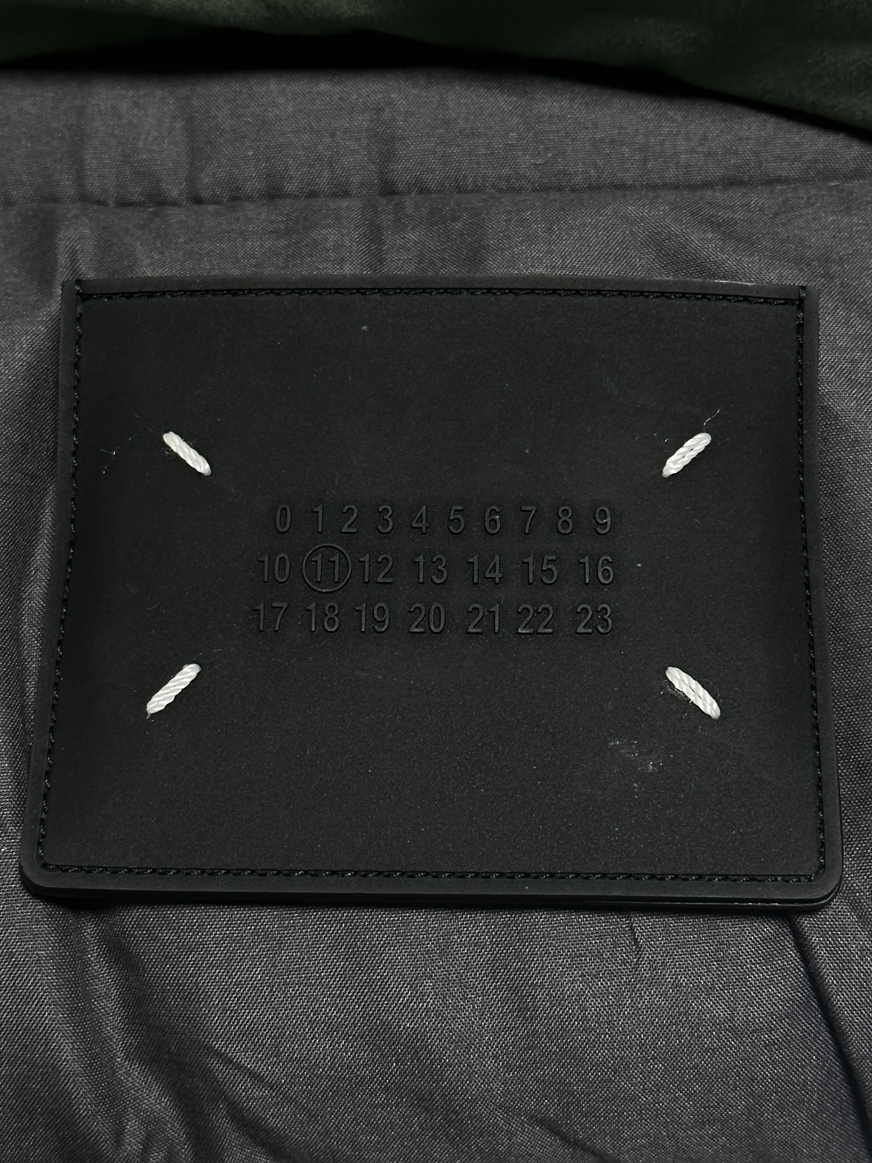 Maison Margiela Rubberised Card Holder Black 착용 스타일