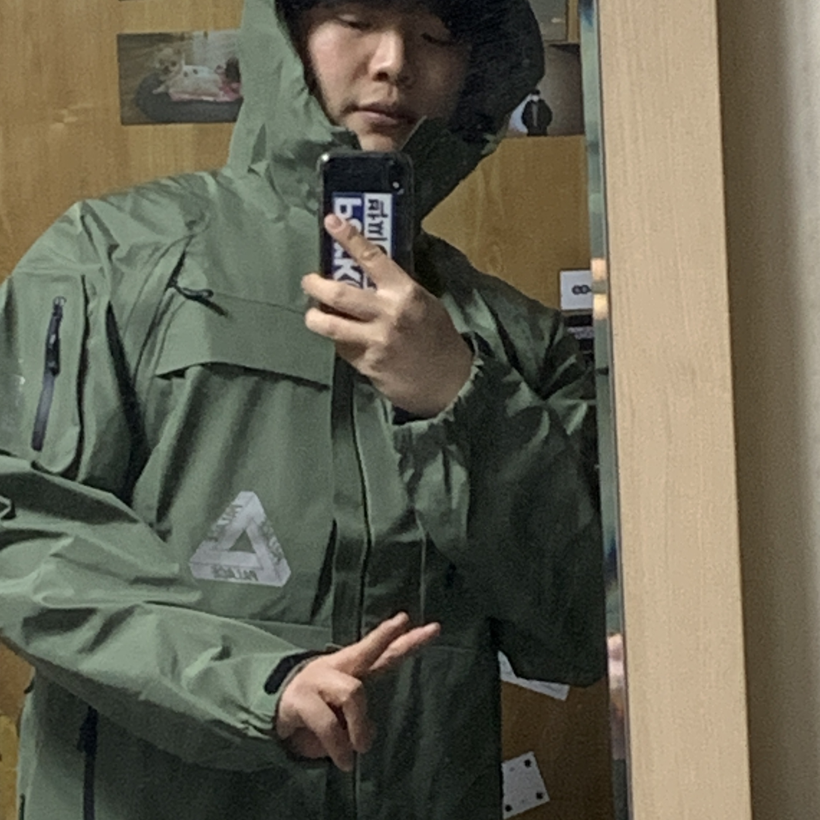 Palace Gore-Tex Cargo Jacket Olive - 23SS 착용 스타일 - 1