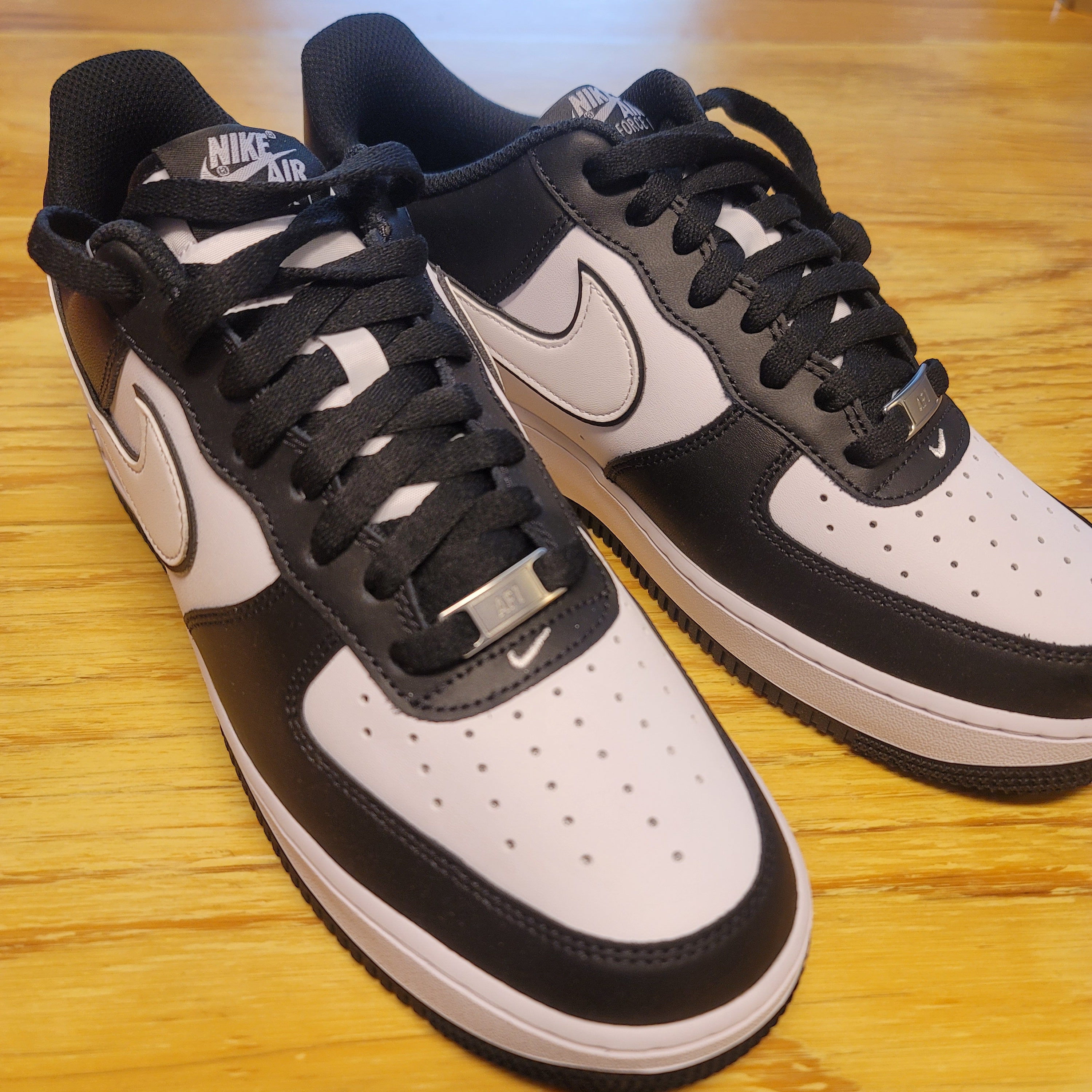 Nike Air Force 1 '07 LV8 White Black 착용 스타일