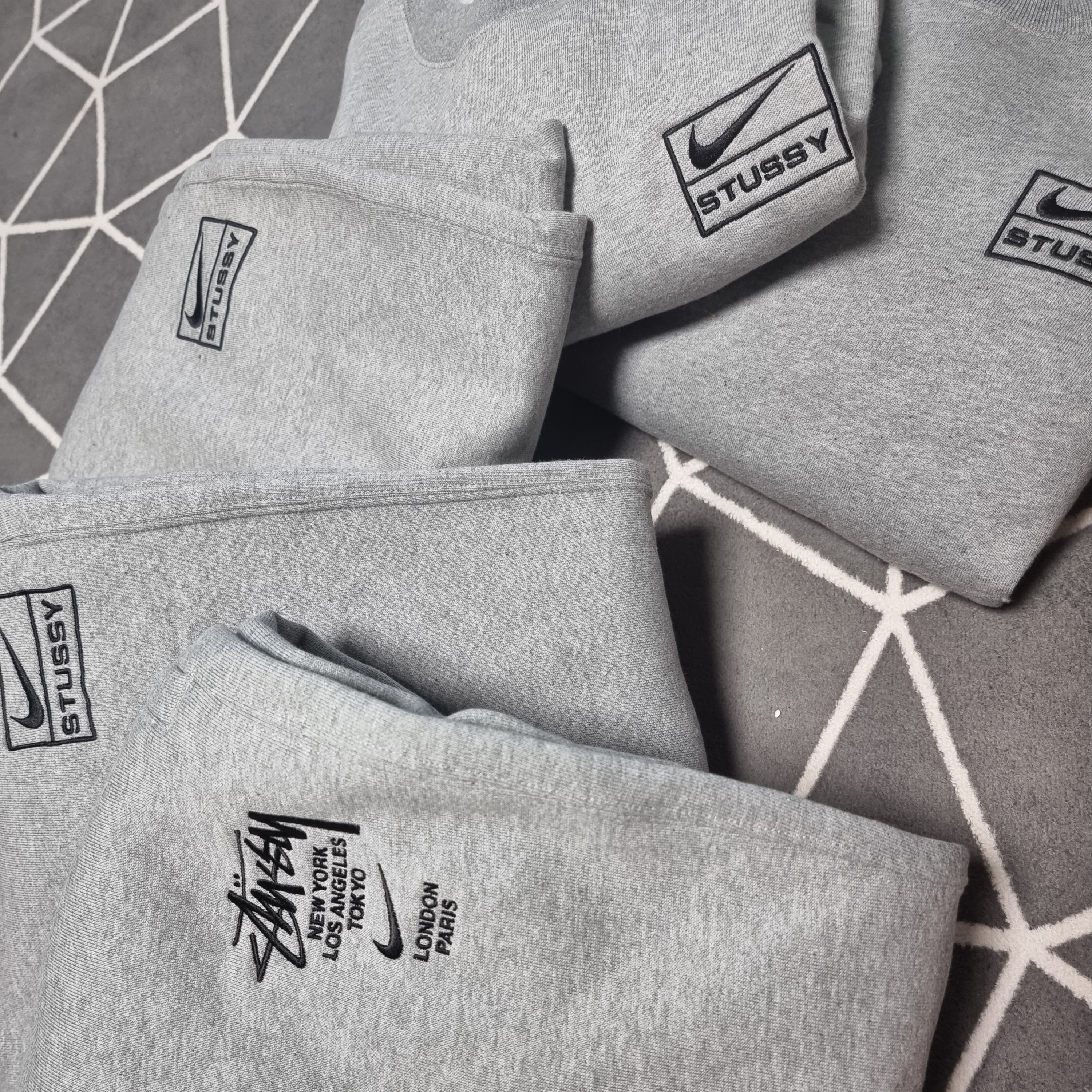 Nike x Stussy NRG RA Fleece Pants Dark Grey Heather (DJ9490-063), Nike x Stussy NRG Fleece Pants Dark Grey Heather (DO9340-063) 착용 스타일