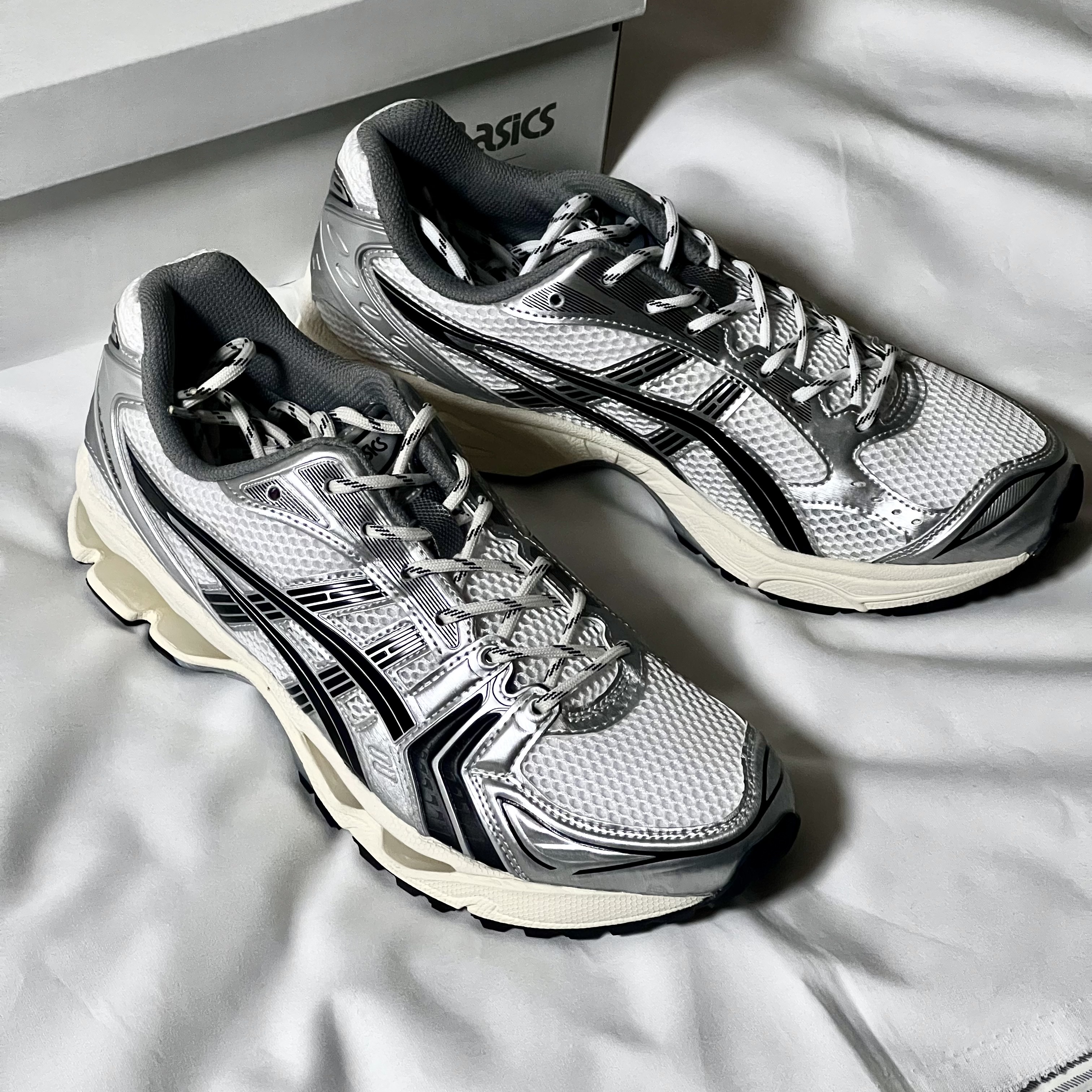 Asics x JJJJound Gel-Kayano 14 Silver Black 착용 스타일