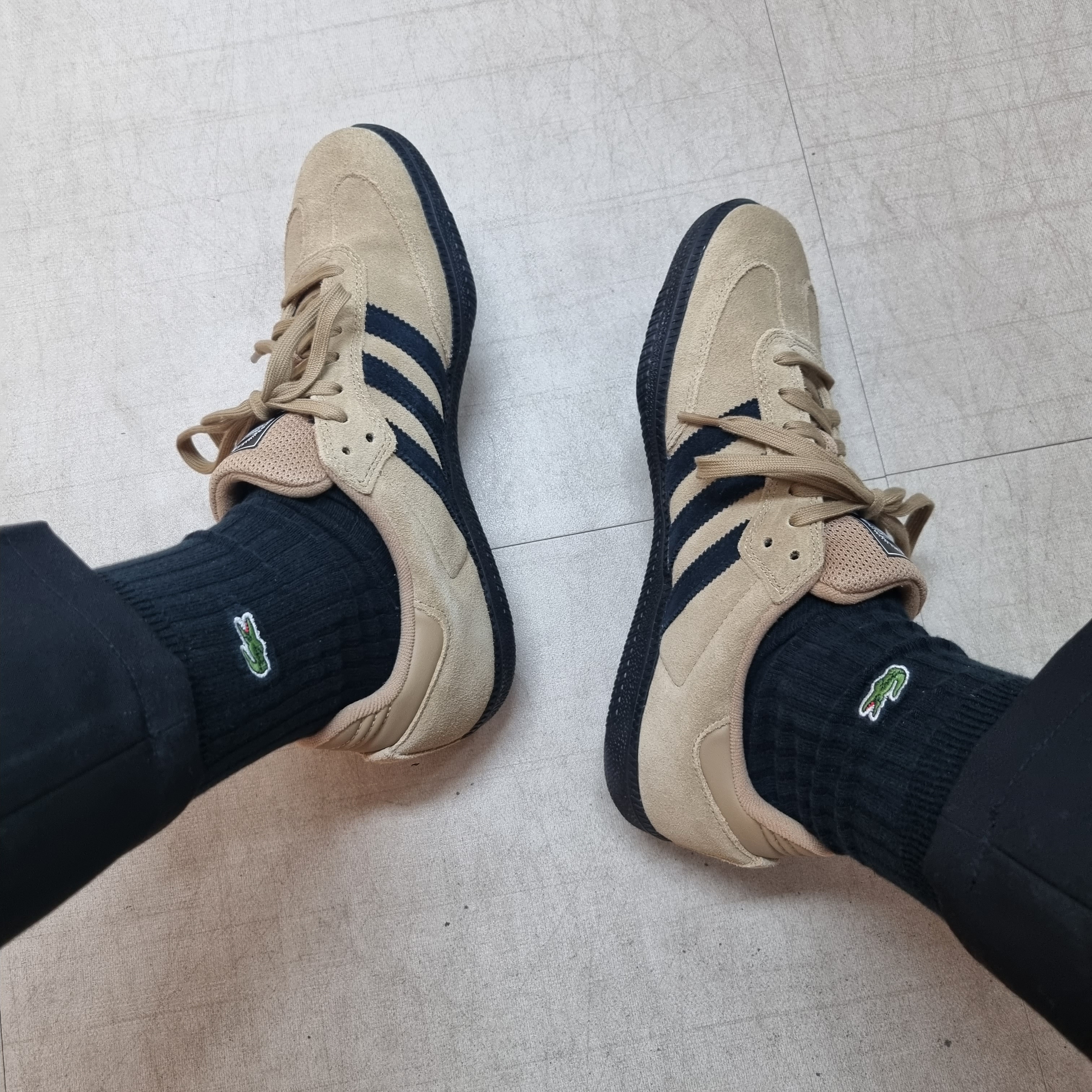 Adidas Samba ADV Cardboard 착용 스타일 - 2