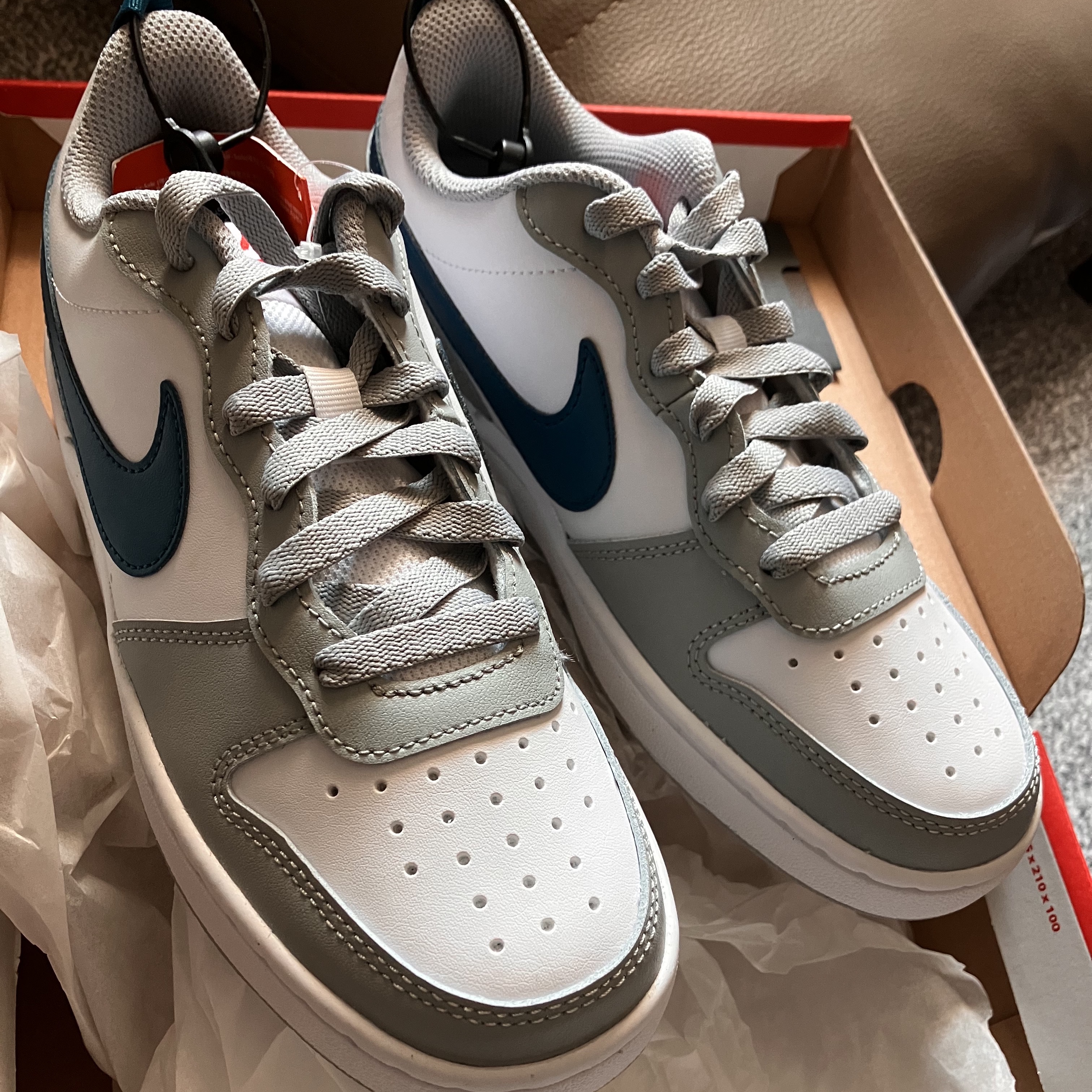 (GS) Nike Court Borough Low 2 Light Smoke Grey 착용 스타일