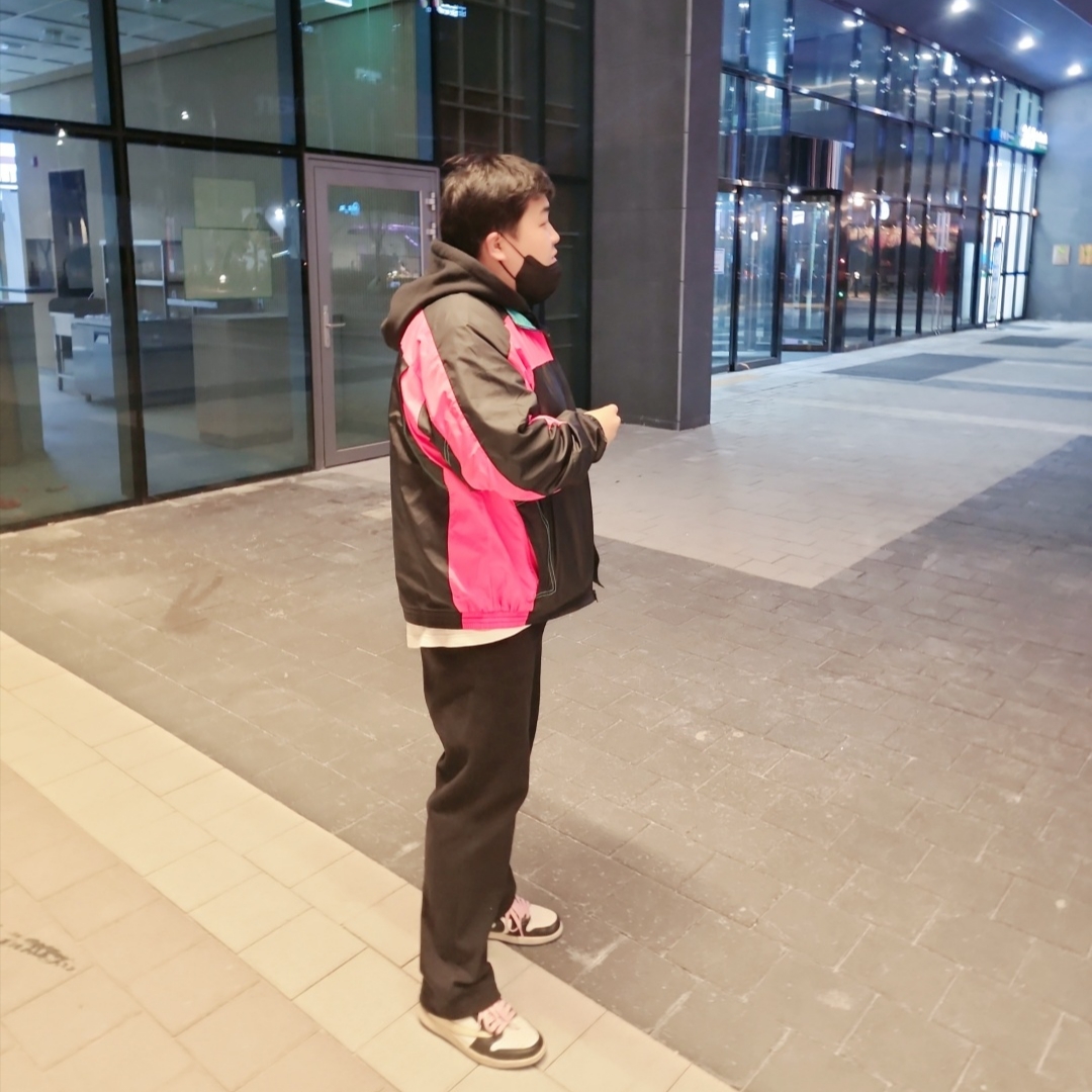 Jordan 1 x Travis Scott x Fragment Retro Low OG SP Military Blue, Nike x Atmos NRG Vintage PTHWK Track Jacket Black 착용 스타일