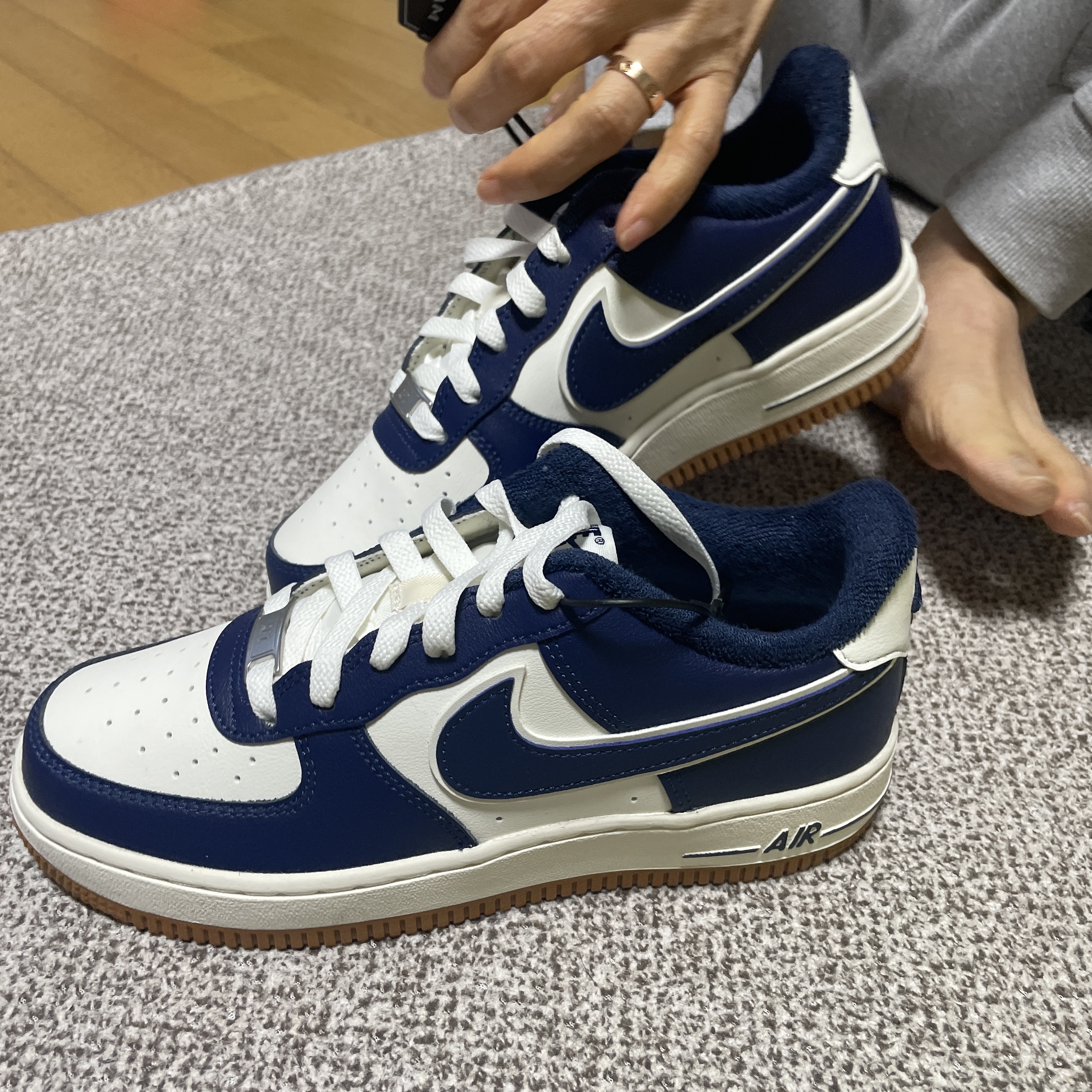 (GS) Nike Air Force 1 LV8 3 Midnight Navy 착용 스타일