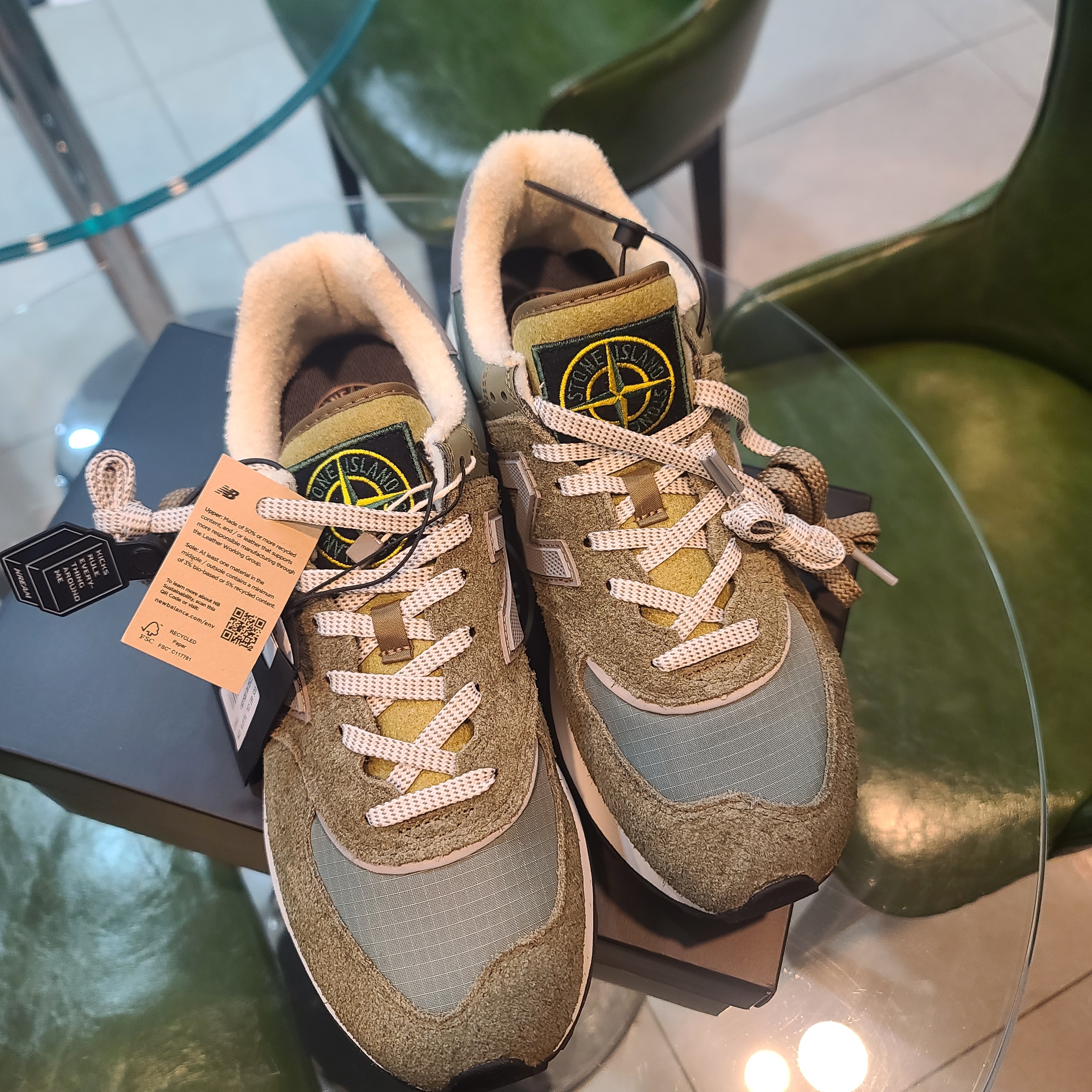 New Balance x Stone Island 574 Legacy Green 착용 스타일
