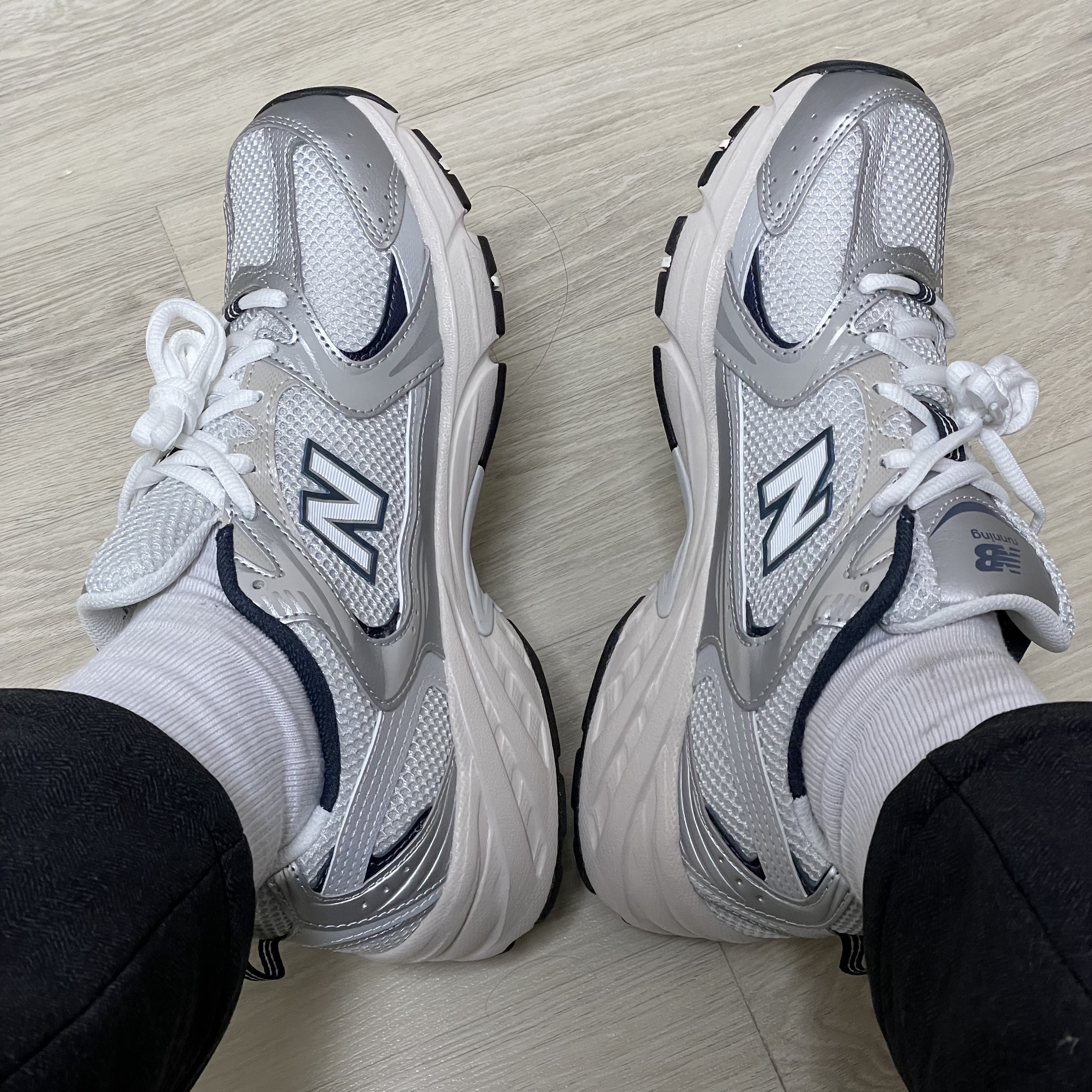 New Balance 530 Steel Grey 착용 스타일