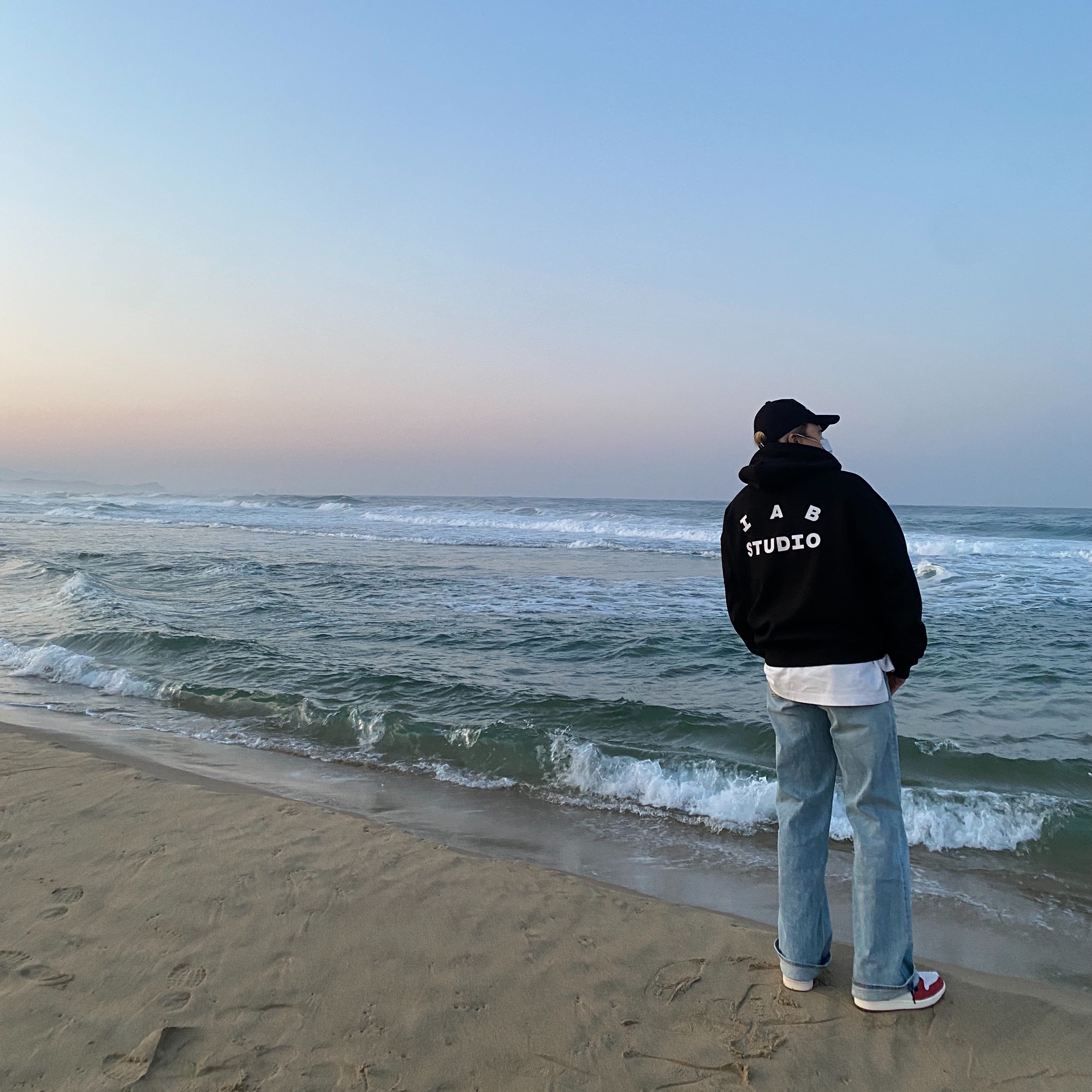 Jordan 1 Retro High OG Chicago 2022, IAB Studio Hoodie Black White 착용 스타일