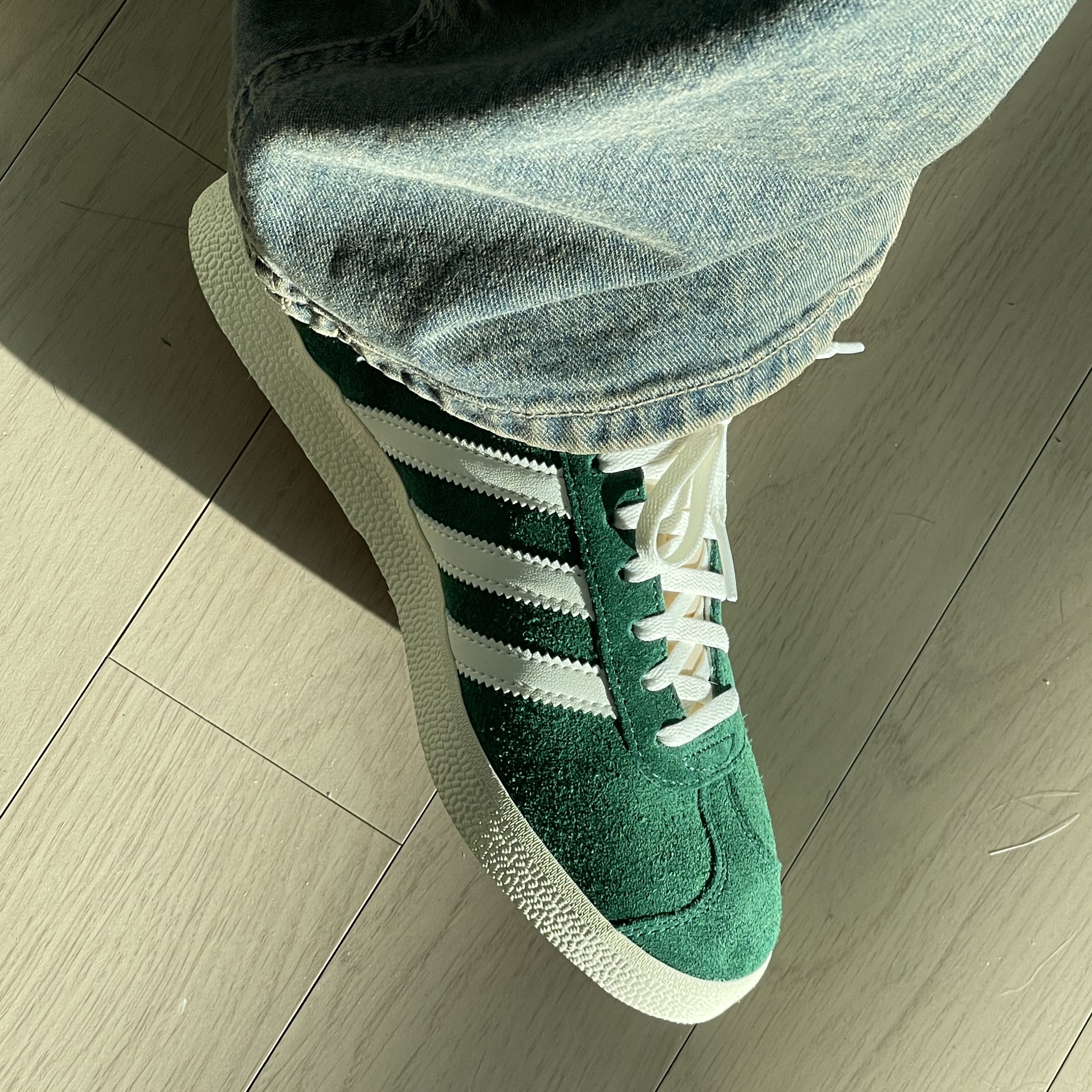 Adidas Gazelle Dark Green Cream White 착용 스타일 - 1