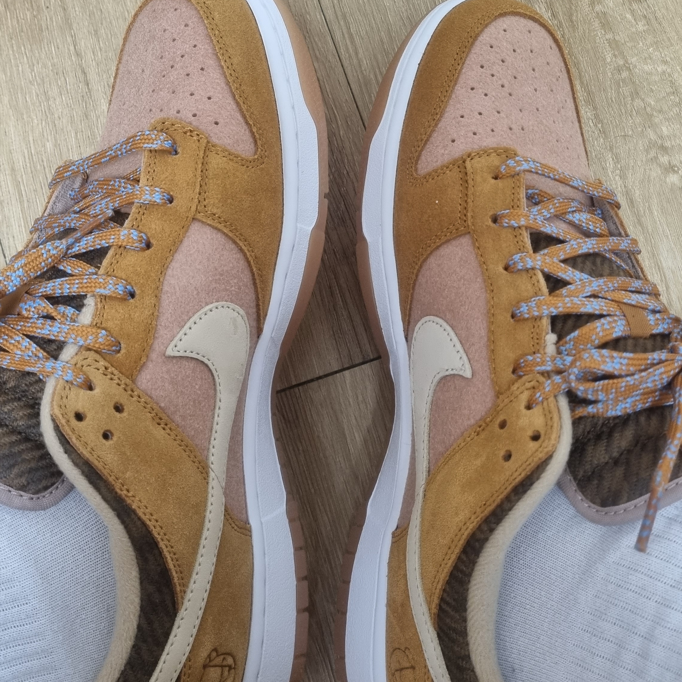 Nike Dunk Low SE Praline Desert Ochre 착용 스타일 - 1