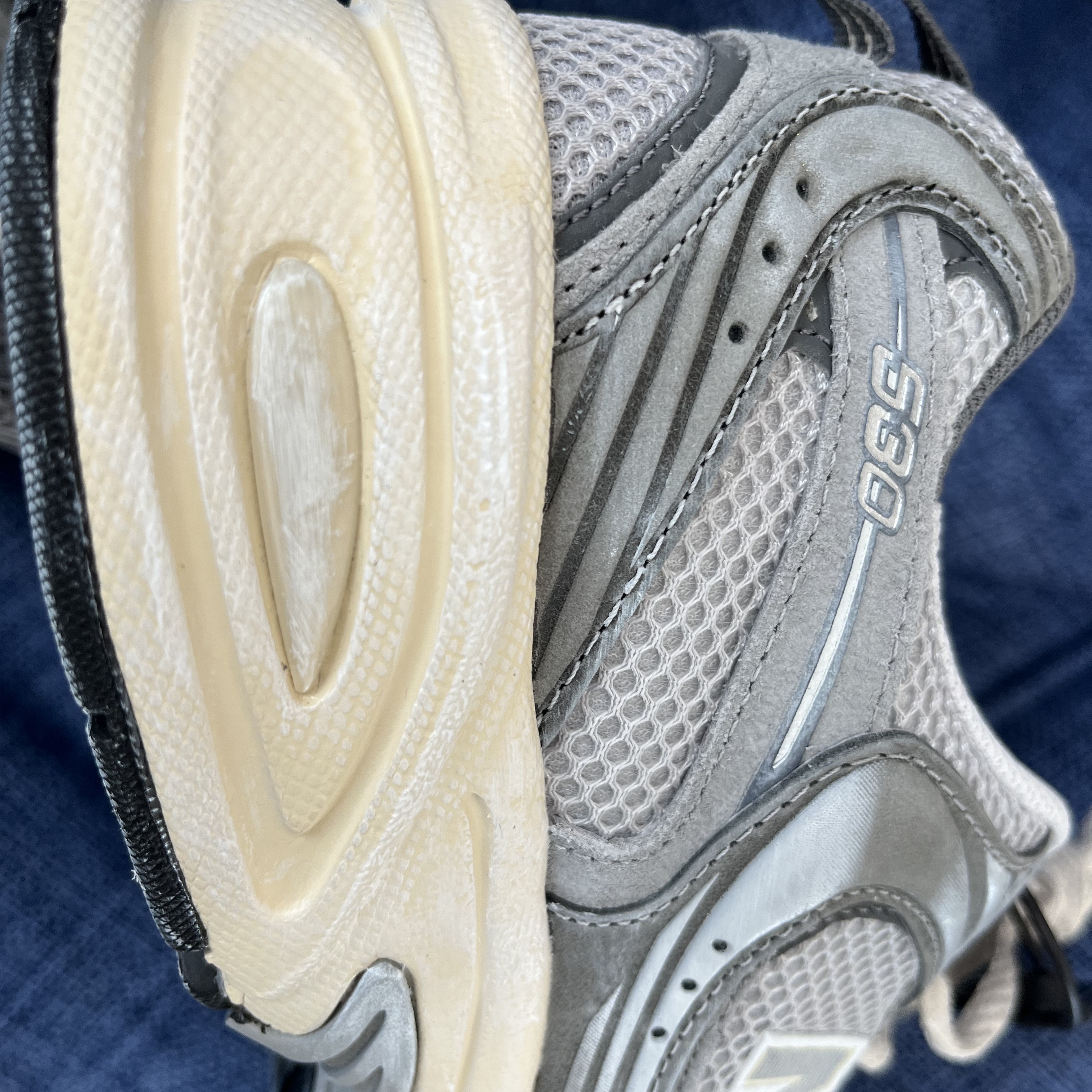 New Balance 530 Premium Vintage Grey Matter 착용 스타일 - 5