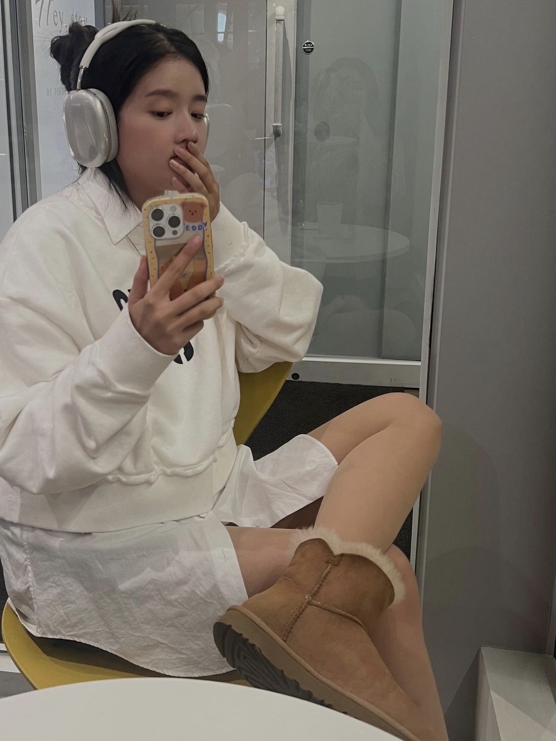 Apple AirPods Max Lightning Silver (Korean Ver.), (W) Miu Miu Embroidered Cotton Sweatshirt White 착용 스타일 - 1