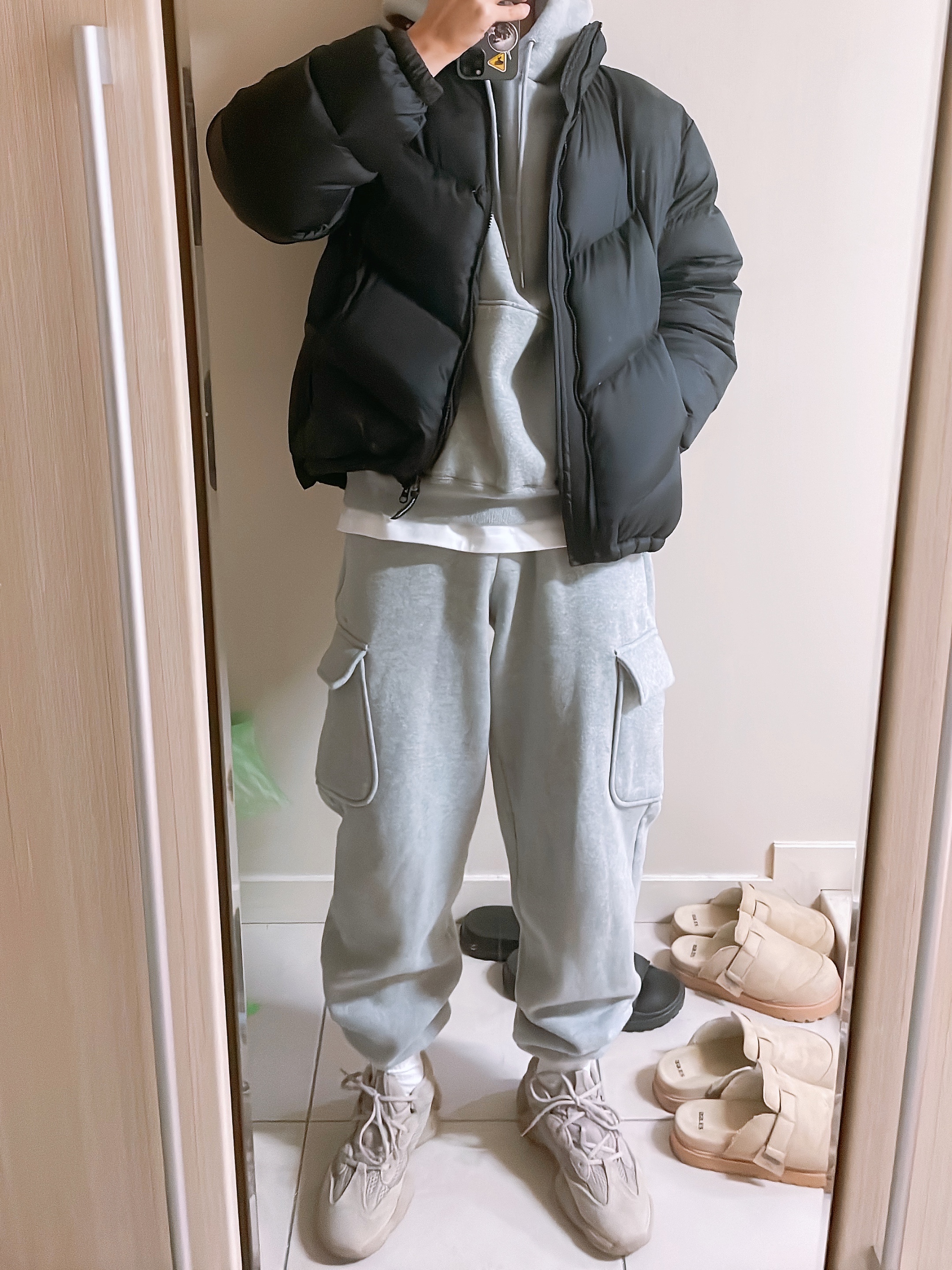 Adidas Yeezy 500 Taupe Light 착용 스타일