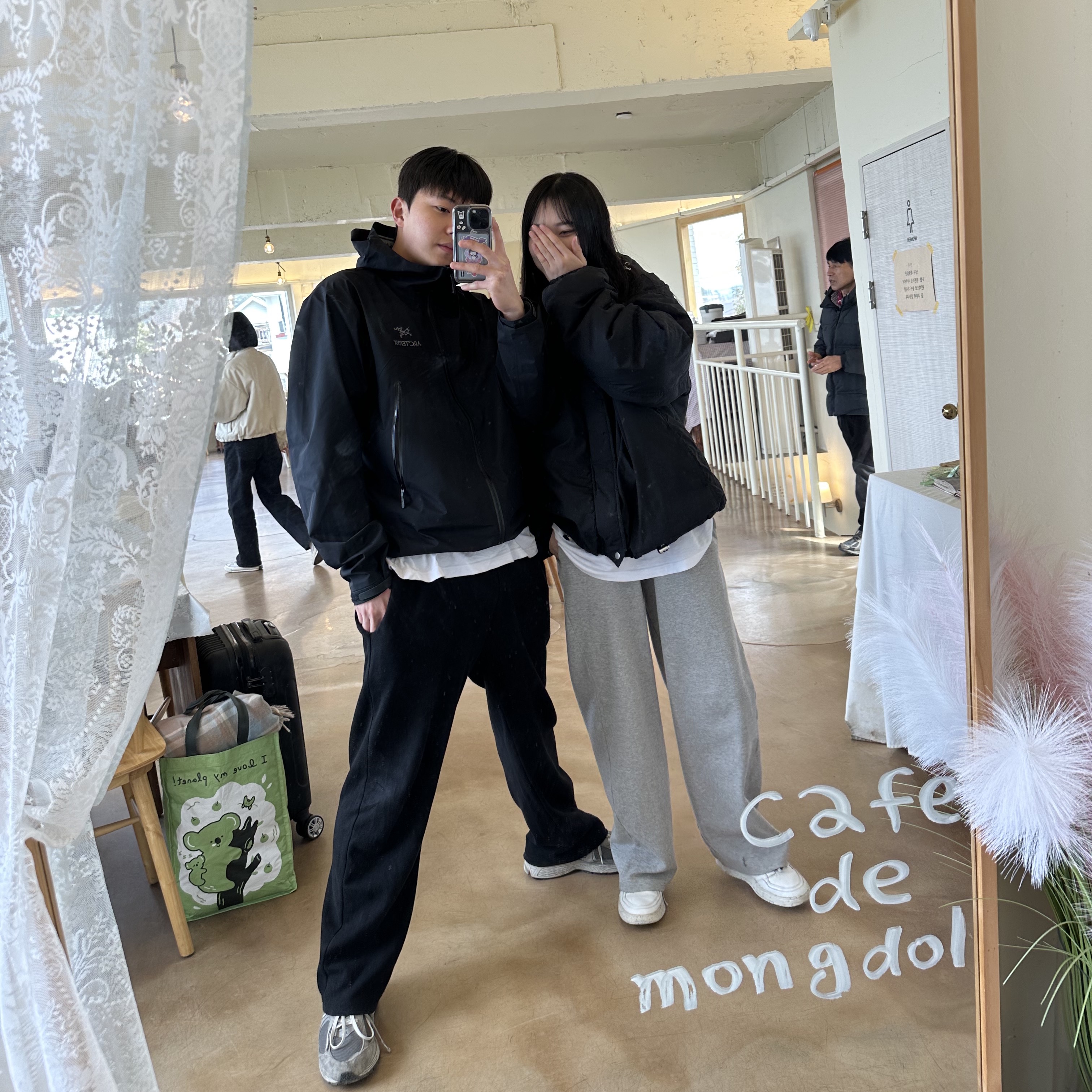 Arc'teryx Beta Jacket Black 착용 스타일