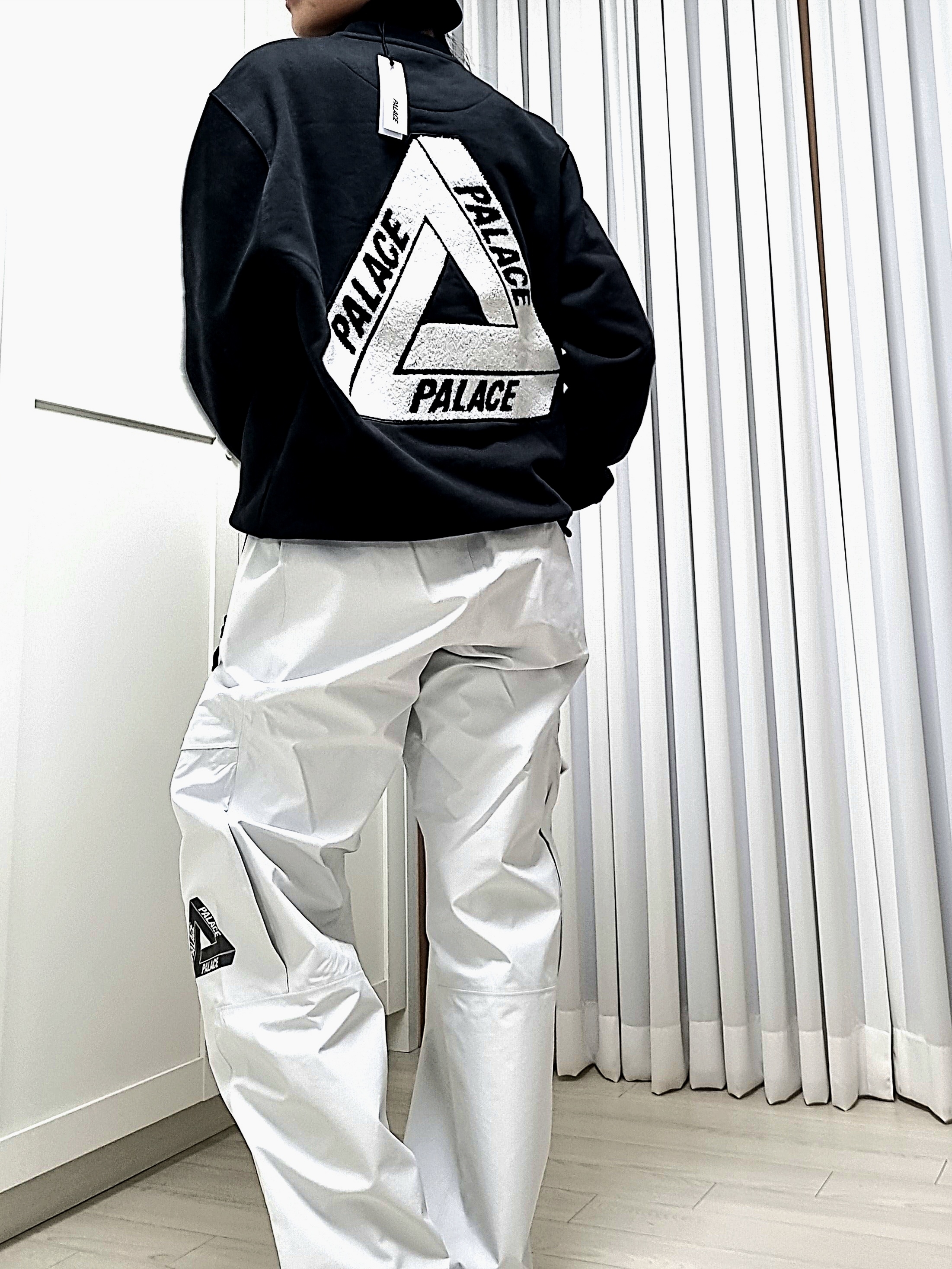 Palace Fleece Tri-Ferg Crew Black - 23SS, Palace Gore-Tex Cargo Bottom White - 23SS 착용 스타일 - 3