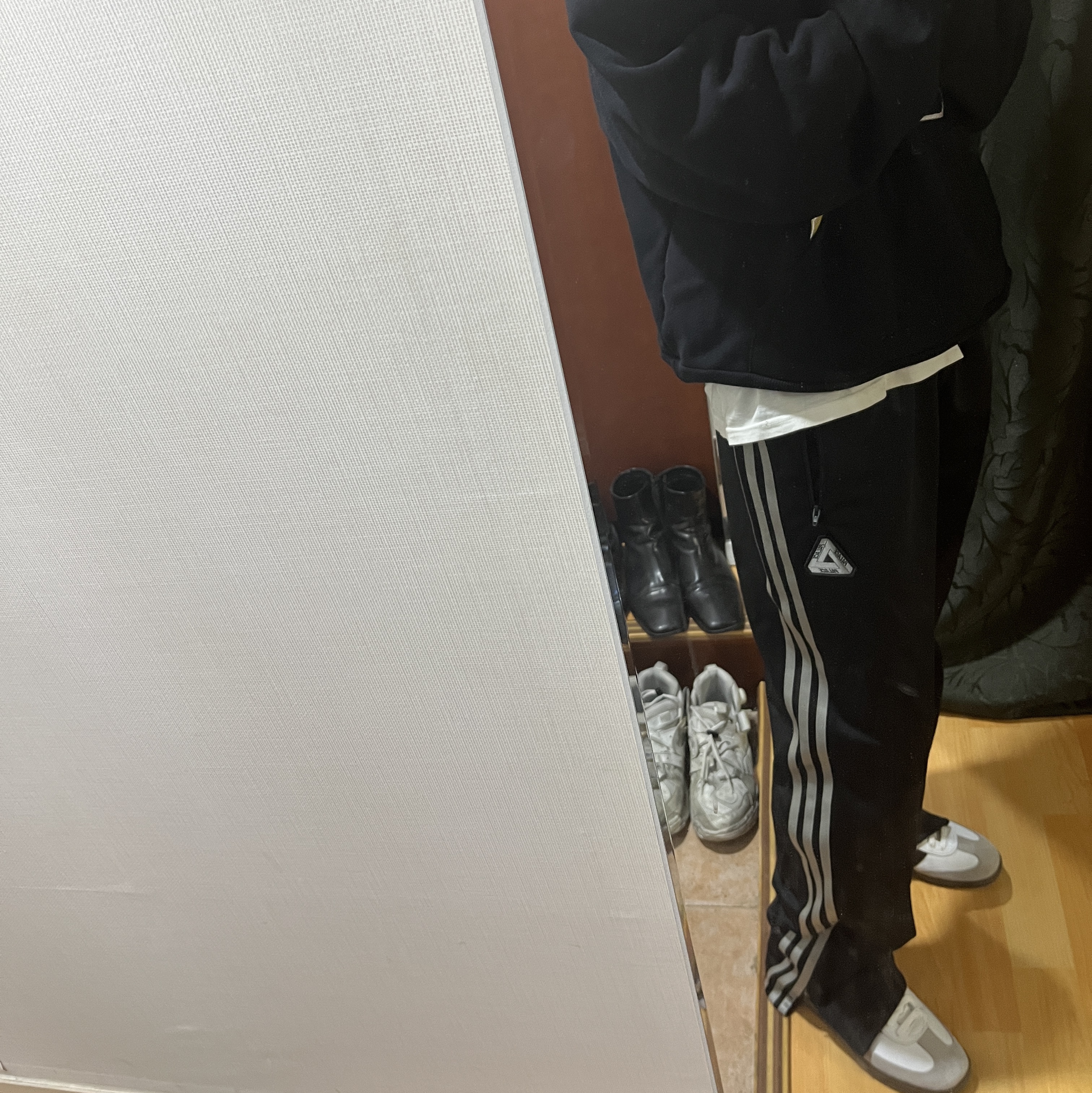 Adidas Samba OG Cloud White, Palace x Adidas Firebird Track Pants Black - 23SS 착용 스타일 - 2