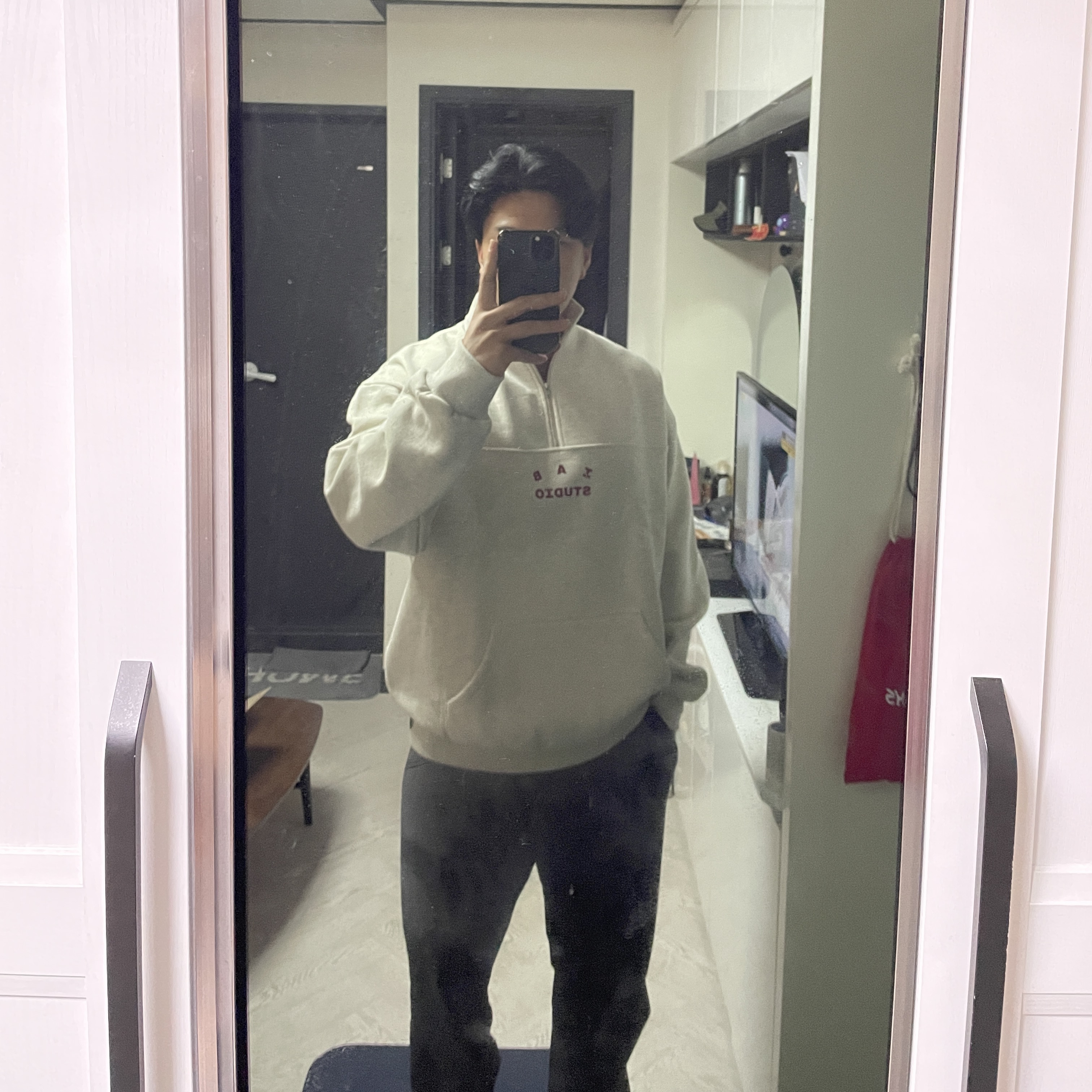 IAB Studio Half Zip-Up Oatmeal Burgundy 착용 스타일