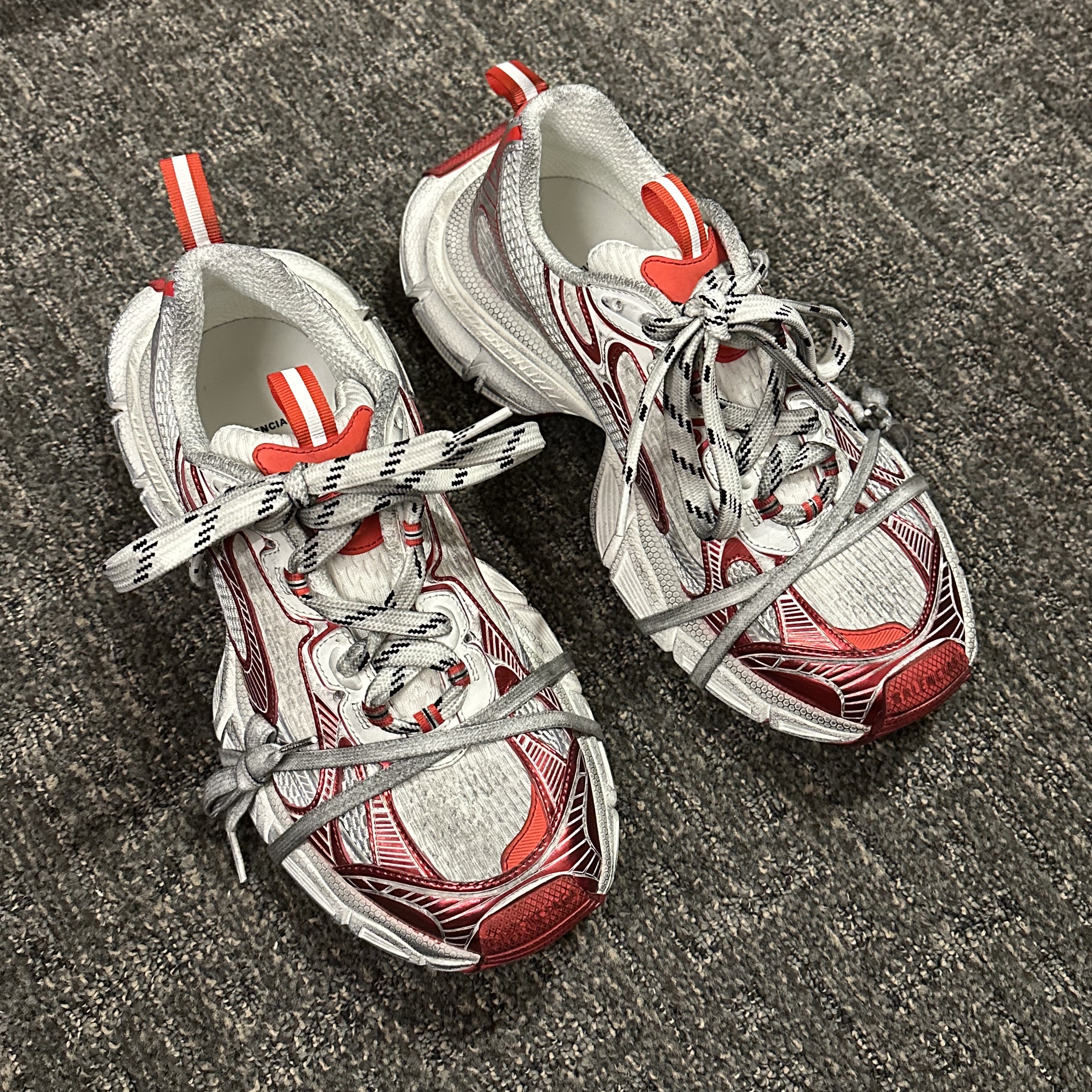 Balenciaga 3XL Sneakers White Red 착용 스타일 - 1