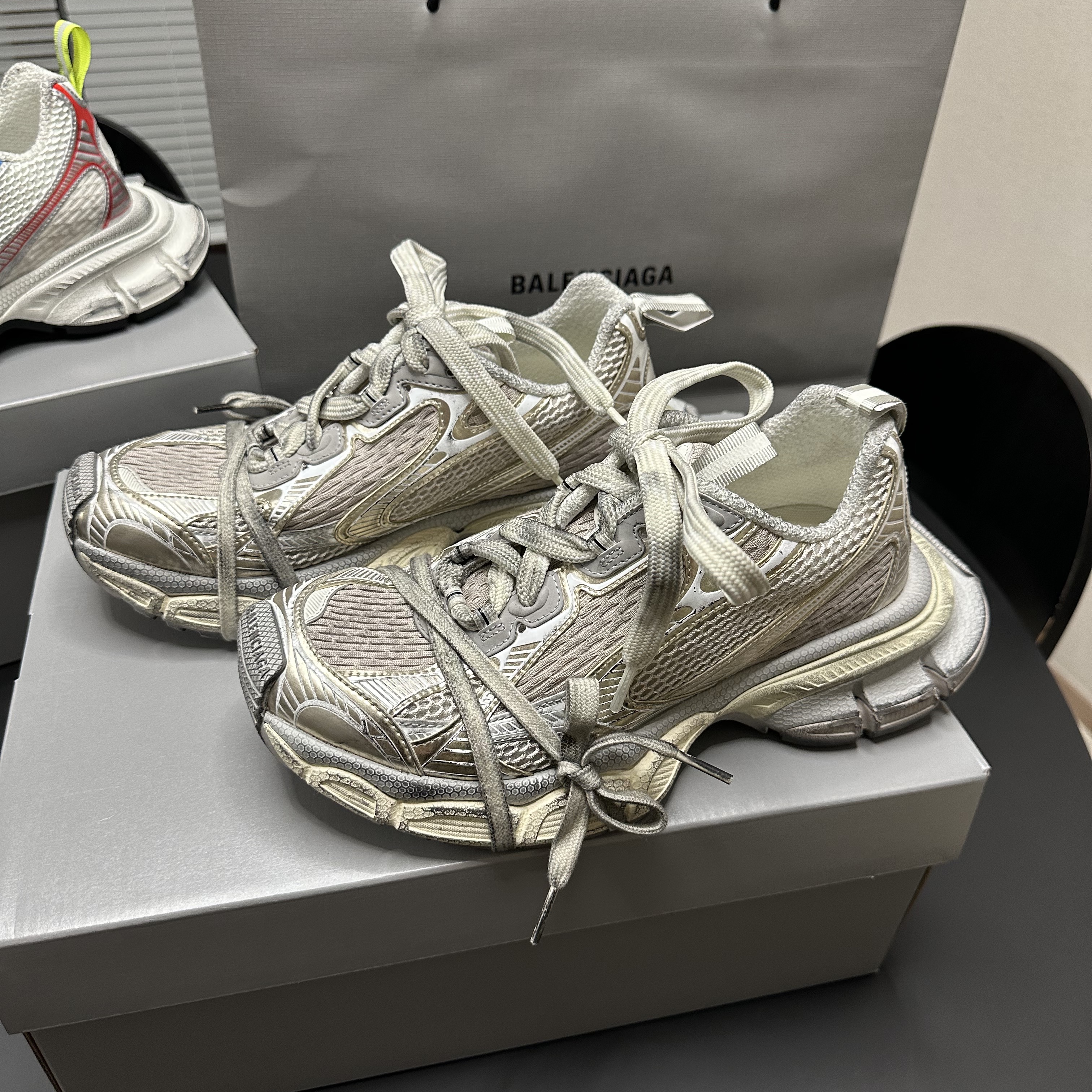 Balenciaga 3XL Sneakers White Red Blue, (W) Balenciaga 3XL Sneakers Light Beige 착용 스타일 - 5