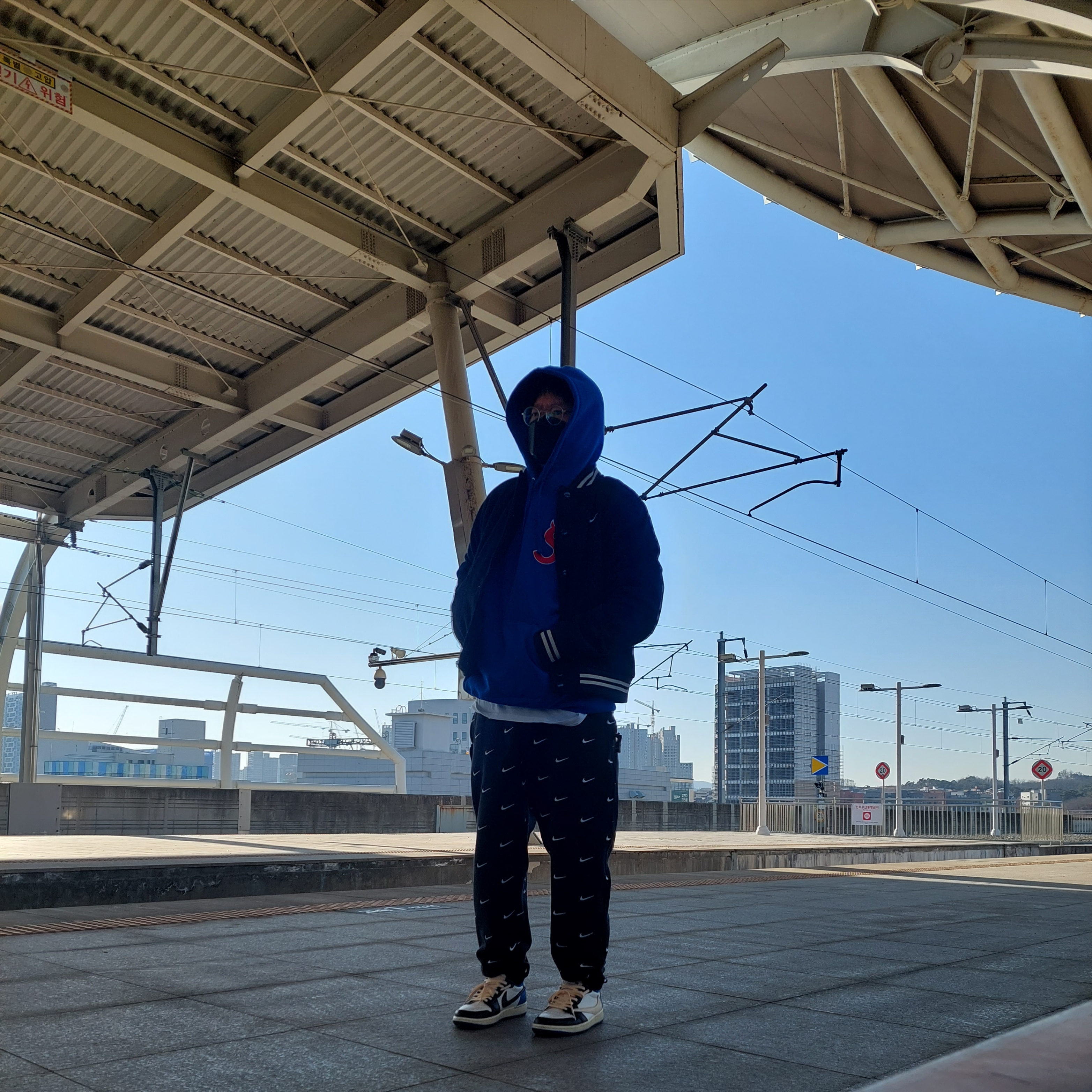 Nike NSW Authentics Varsity Jacket Black - Asia, Supreme S Logo Hooded Sweatshirt Royal - 22FW 착용 스타일