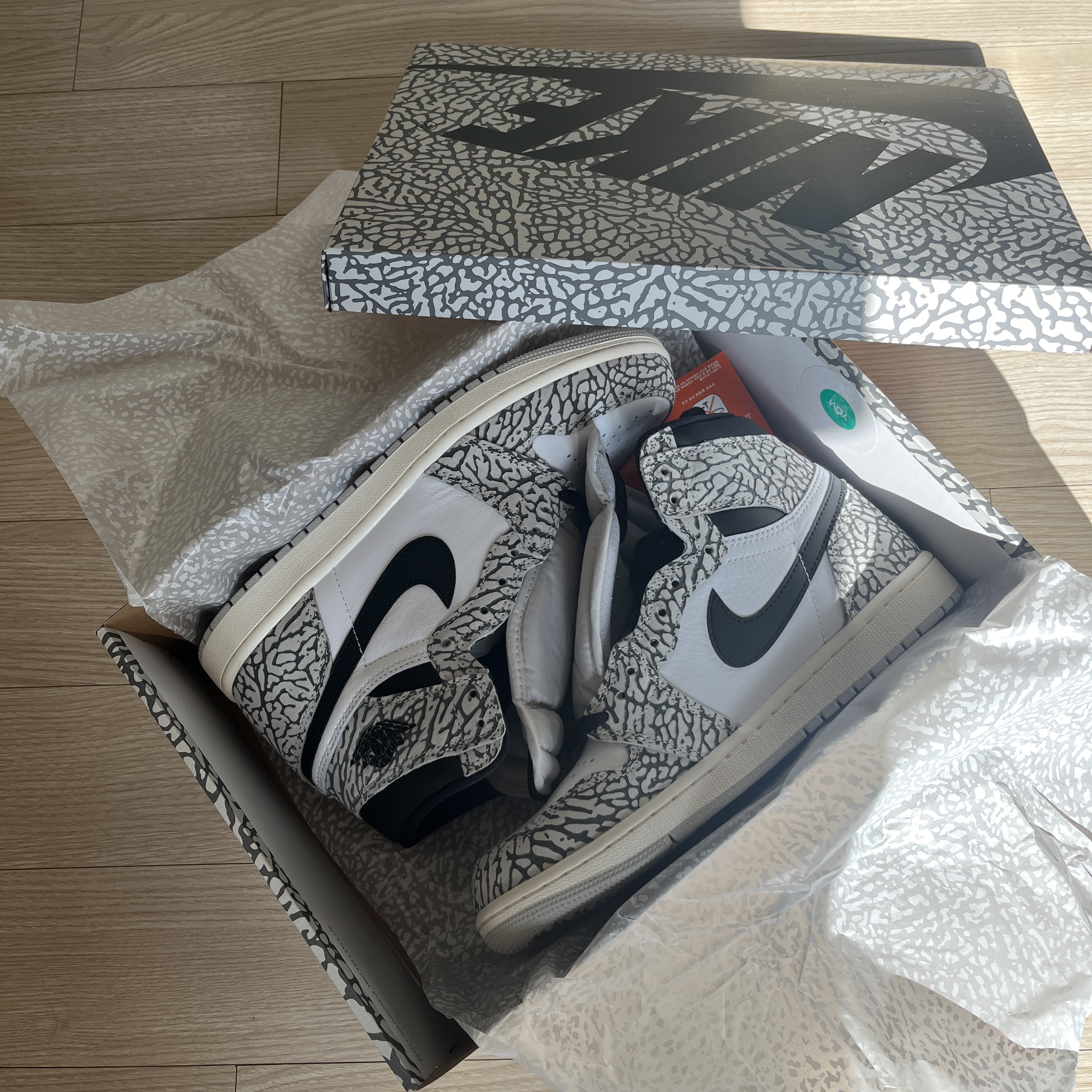 Jordan 1 Retro High OG White Cement 착용 스타일 - 1