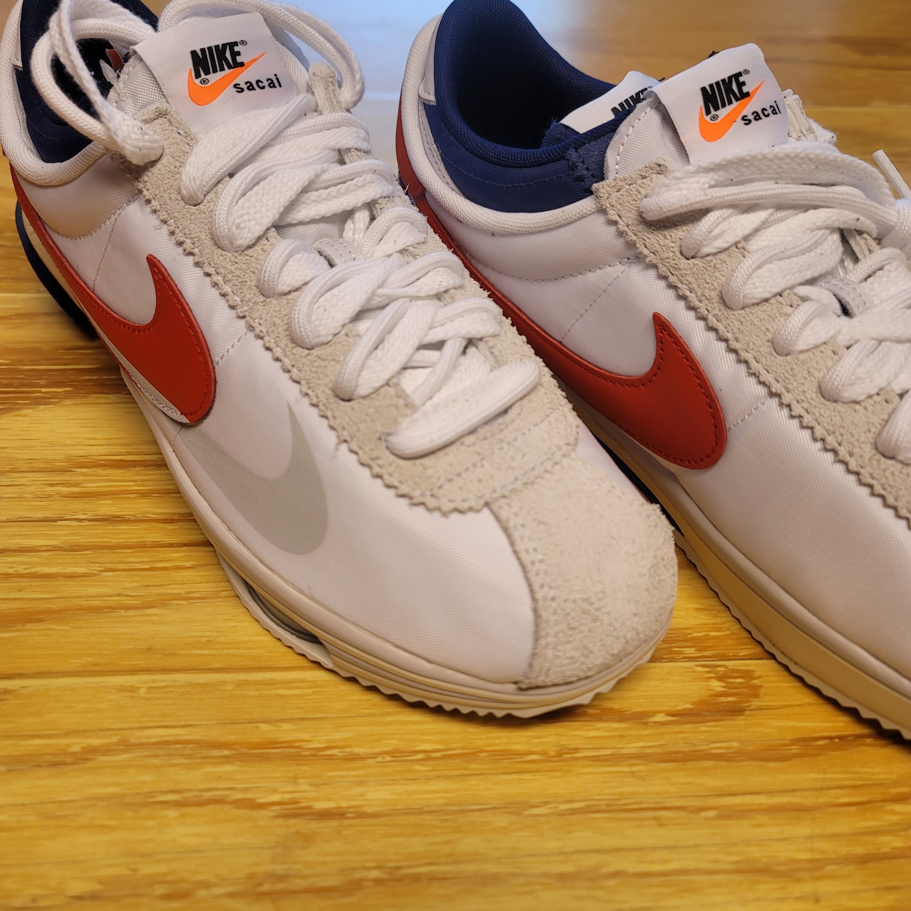 Nike x Sacai Zoom Cortez SP White and University Red 착용 스타일