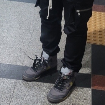 Jordan 5 x Off-White Retro SP Black Muslin 착용 스타일