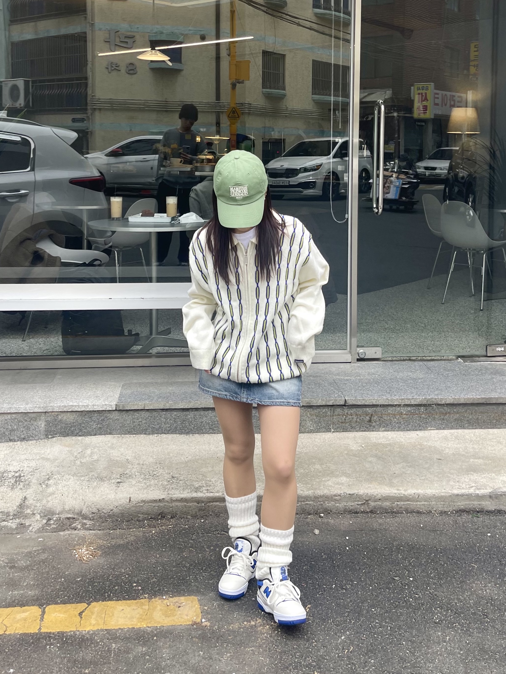 New Balance 550 Sea Salt Team Royal - D Standard 착용 스타일 - 4