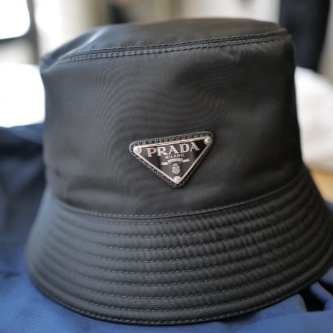 Prada Re-Nylon Bucket Hat Black 착용 스타일