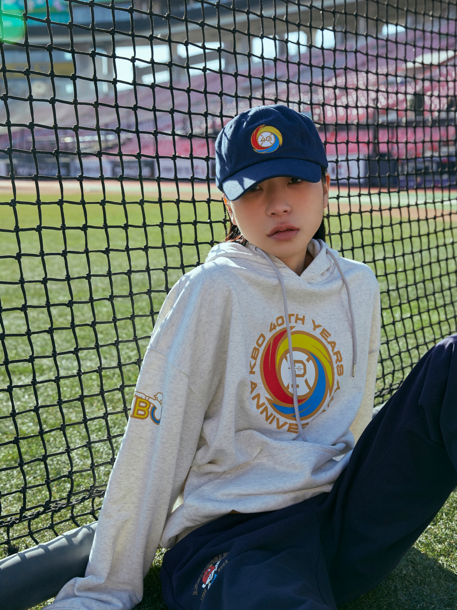 [KREAM 단독] Over The Pitch x KBO The 40th Anniversary Emblem Loose Fit Hoodie Light Melange, [KREAM 단독] Over The Pitch x KBO The 40th Anniversary Emblem Cap Navy 착용 스타일