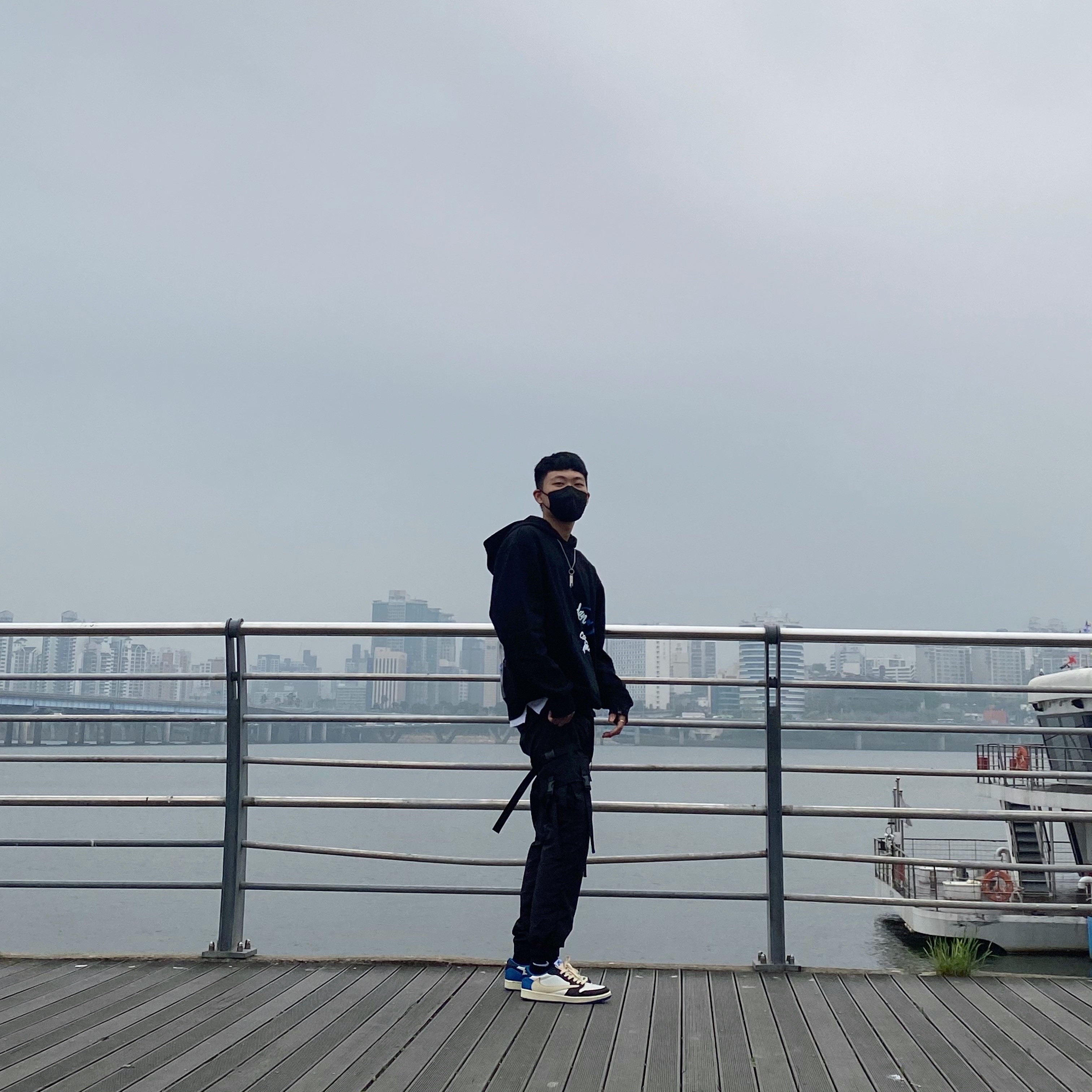 Jordan 1 x Travis Scott x Fragment Retro Low OG SP Military Blue, Jordan x Travis Scott x Fragment Hoodie Black (DJ0615-010) 착용 스타일
