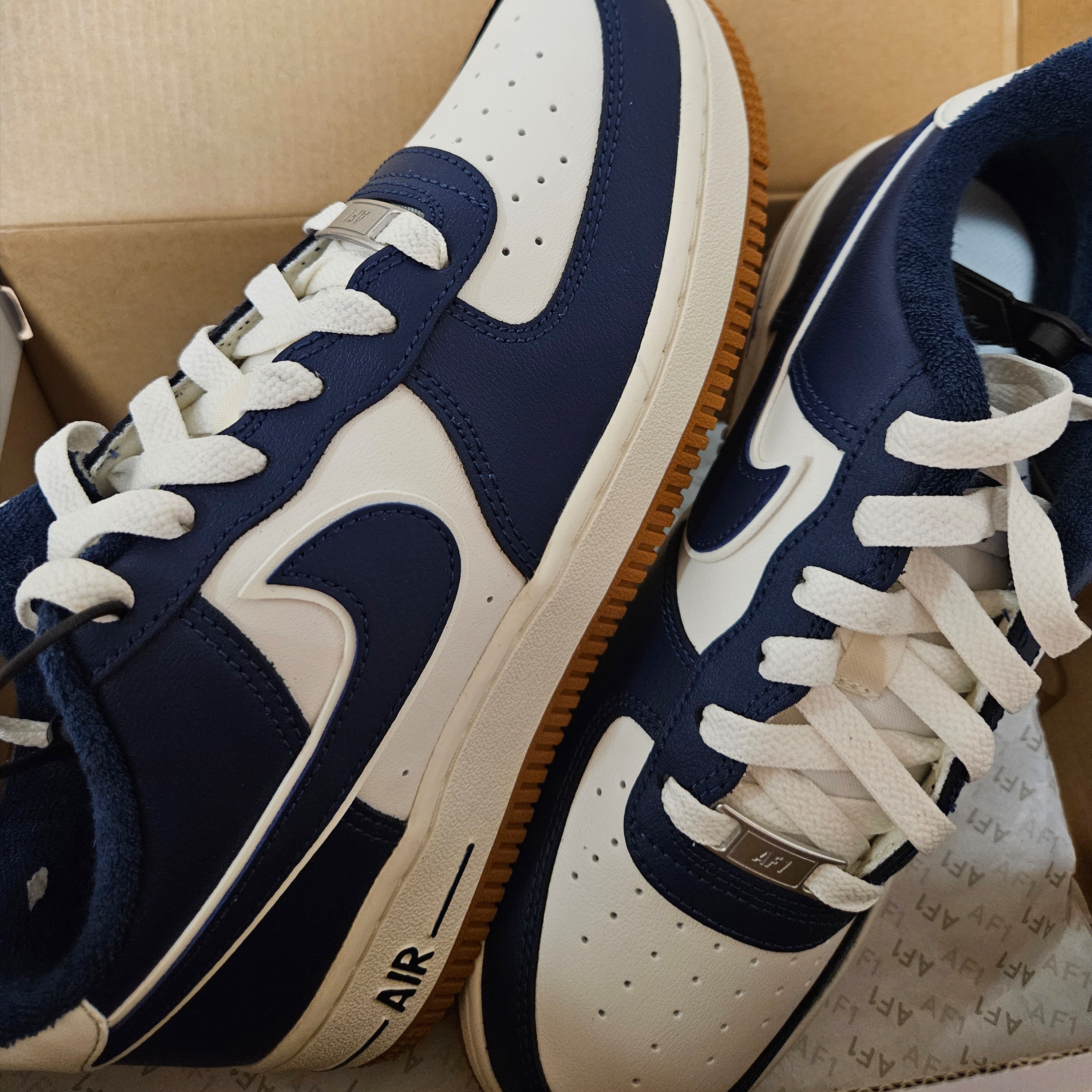 (GS) Nike Air Force 1 LV8 3 Midnight Navy 착용 스타일