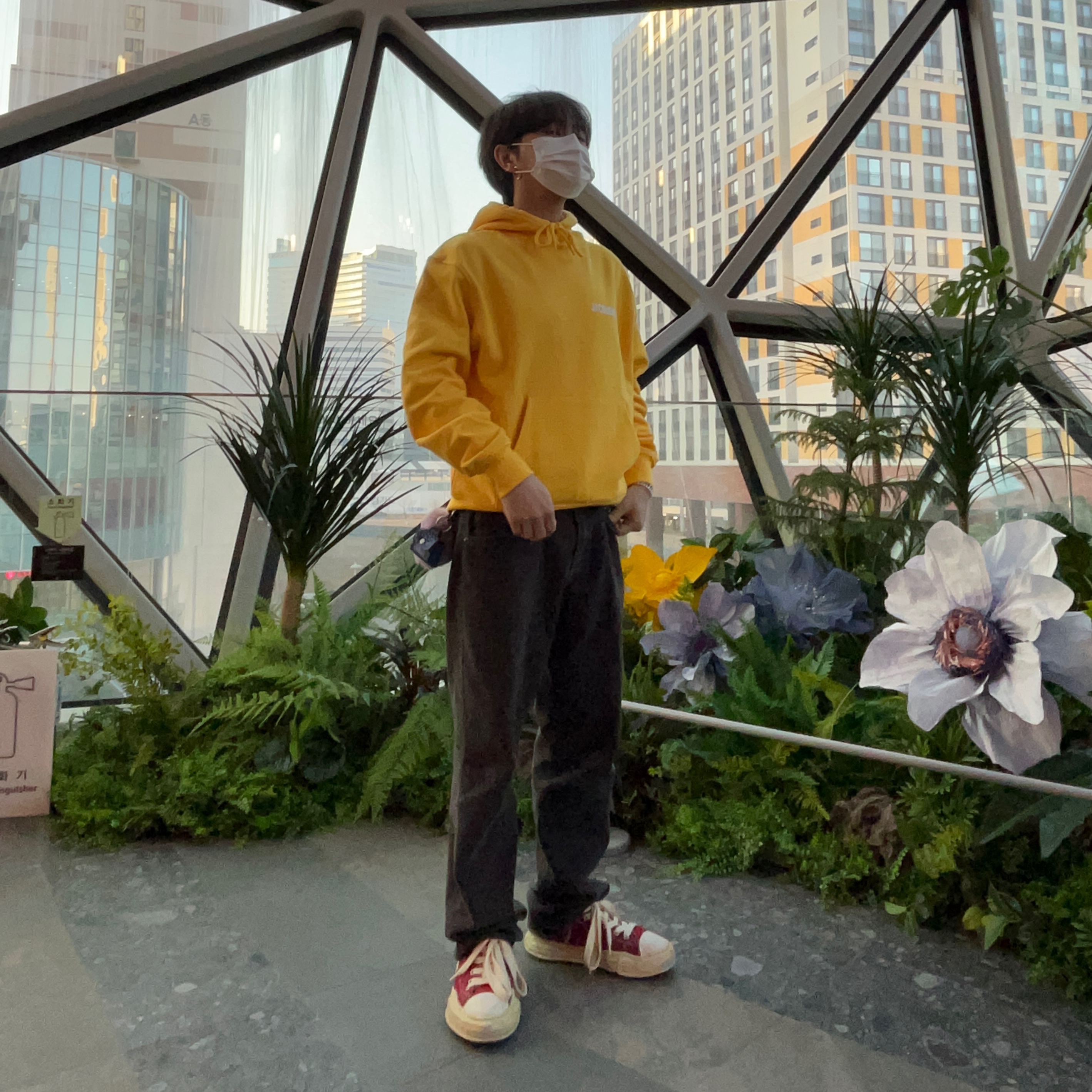 Maison Mihara Yasuhiro Peterson OG Sole OD Canvas Low-top Sneakers Red 착용 스타일 - 3