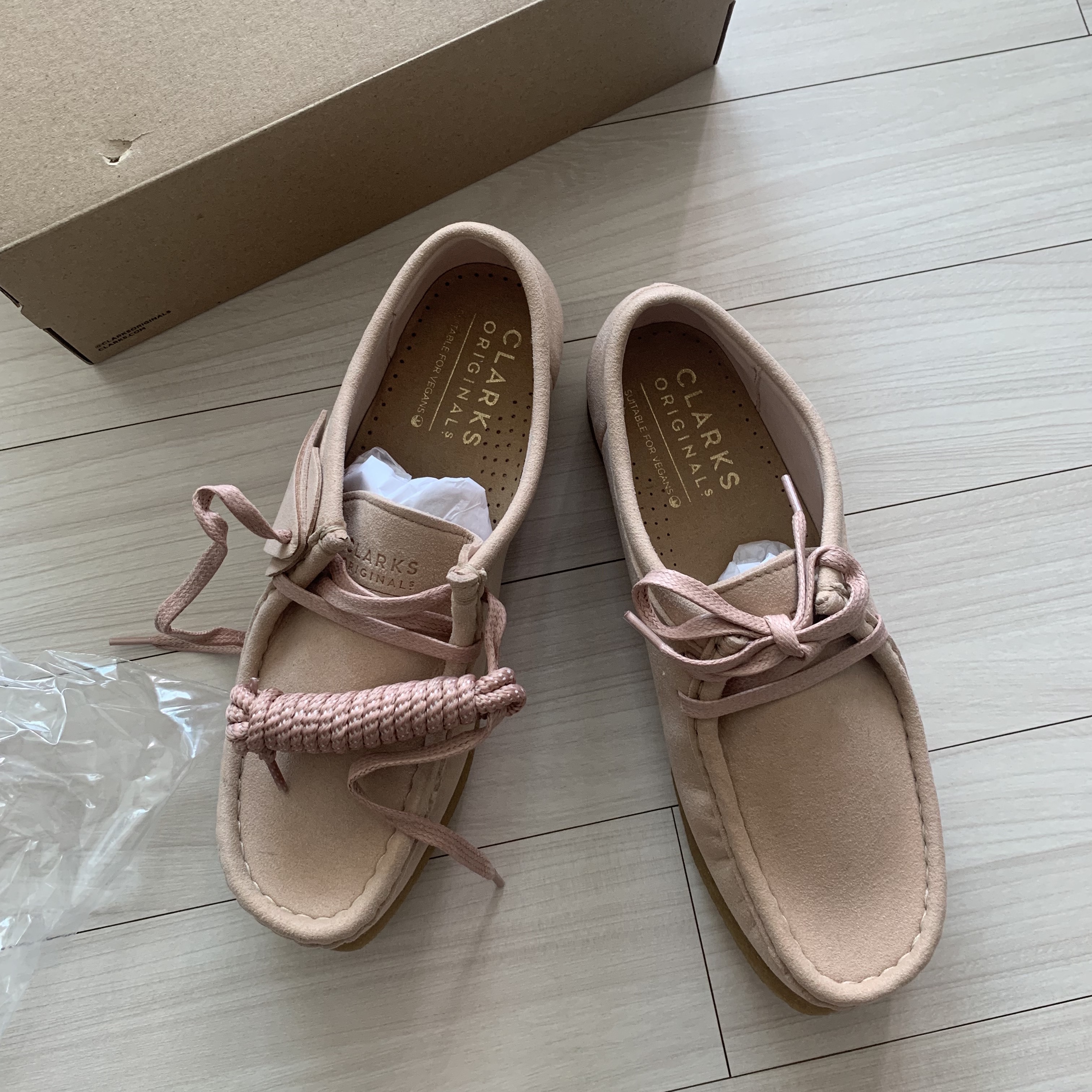 (W) Clarks Wallabee Blush Synthetic 착용 스타일