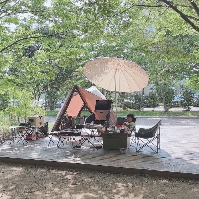 Helinox Savanna Chair Blackout Edition 착용 스타일