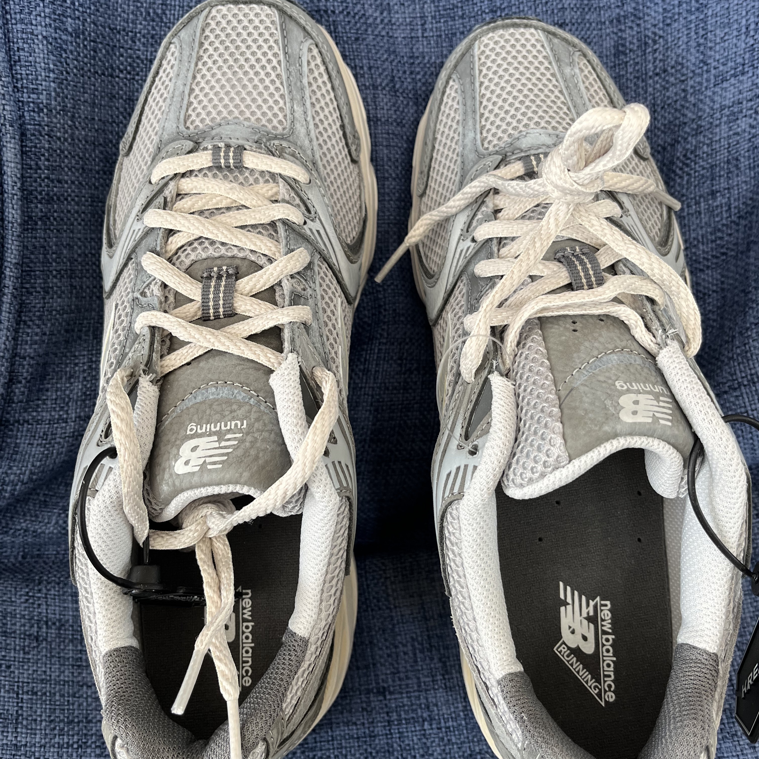 New Balance 530 Premium Vintage Grey Matter 착용 스타일 - 1