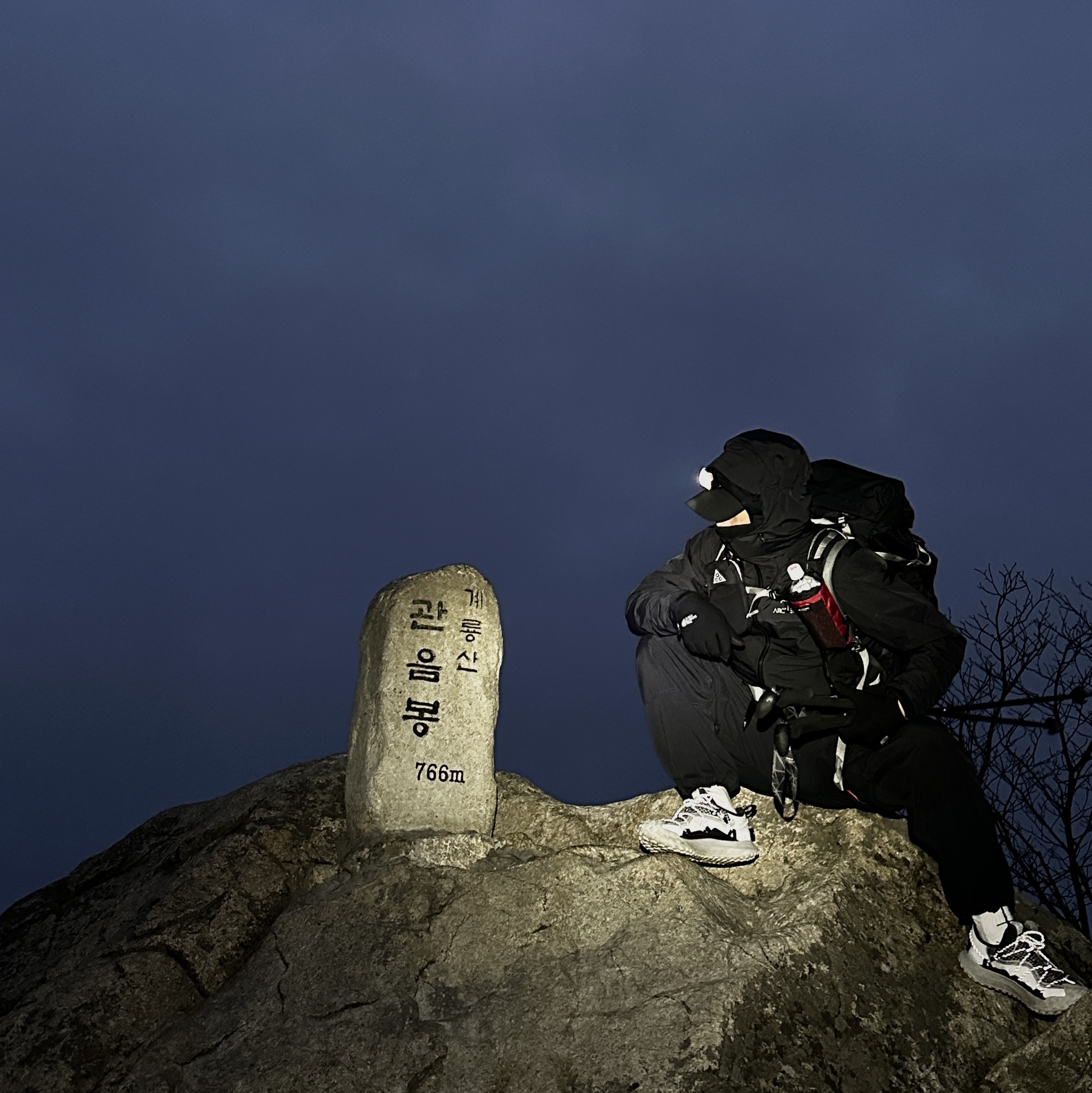Arc'teryx Atom LT Hoody Black, Nike ACG 36 Backpack Black 착용 스타일