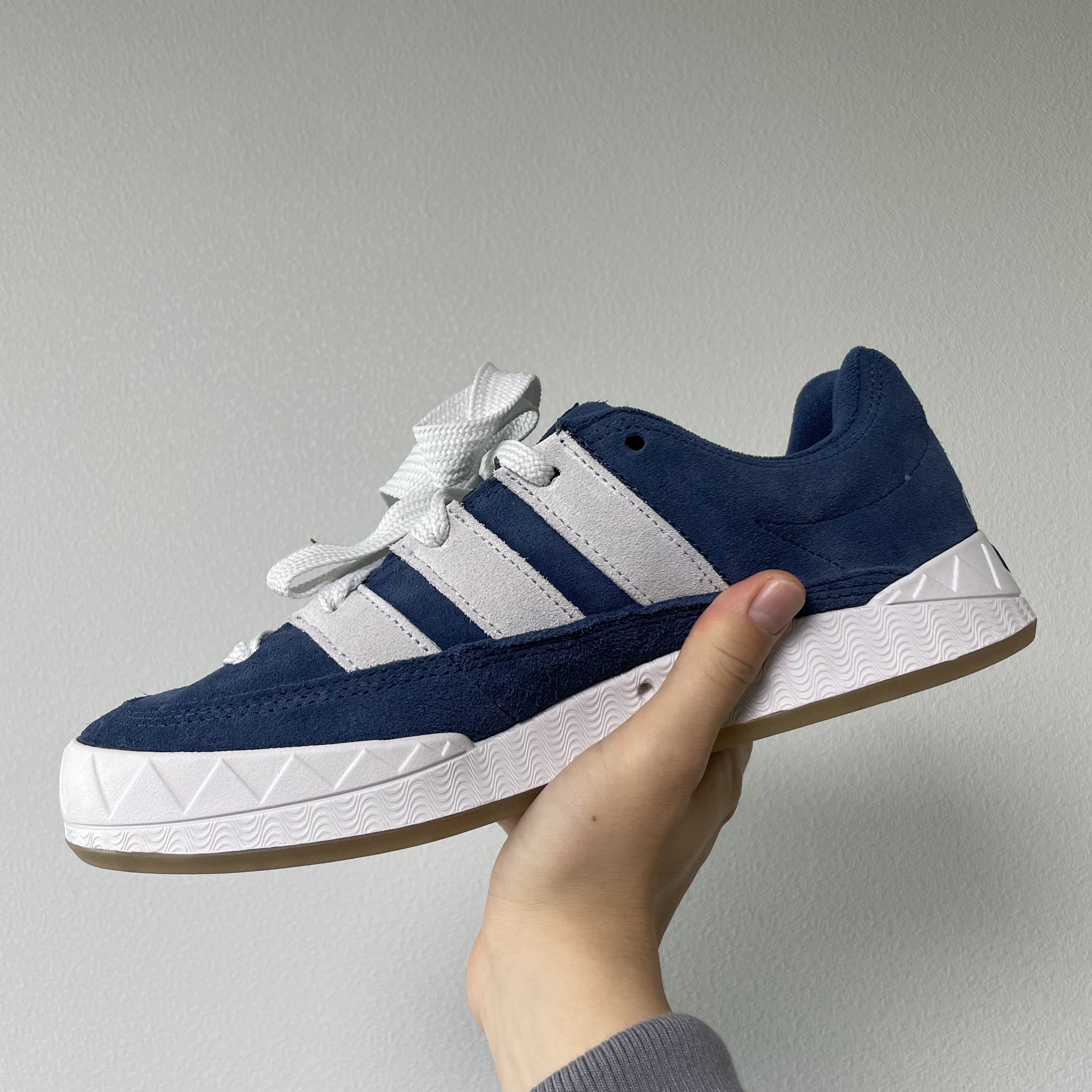 Adidas Adimatic Night Marin 착용 스타일