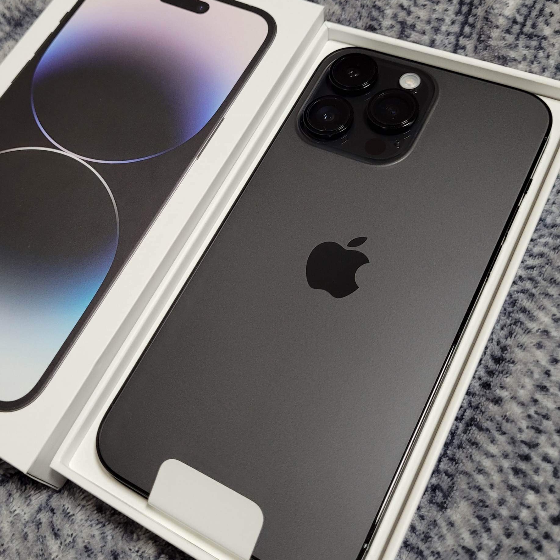 Apple iPhone 14 Pro Max 256GB Space Black (Korean Ver.) 착용 스타일